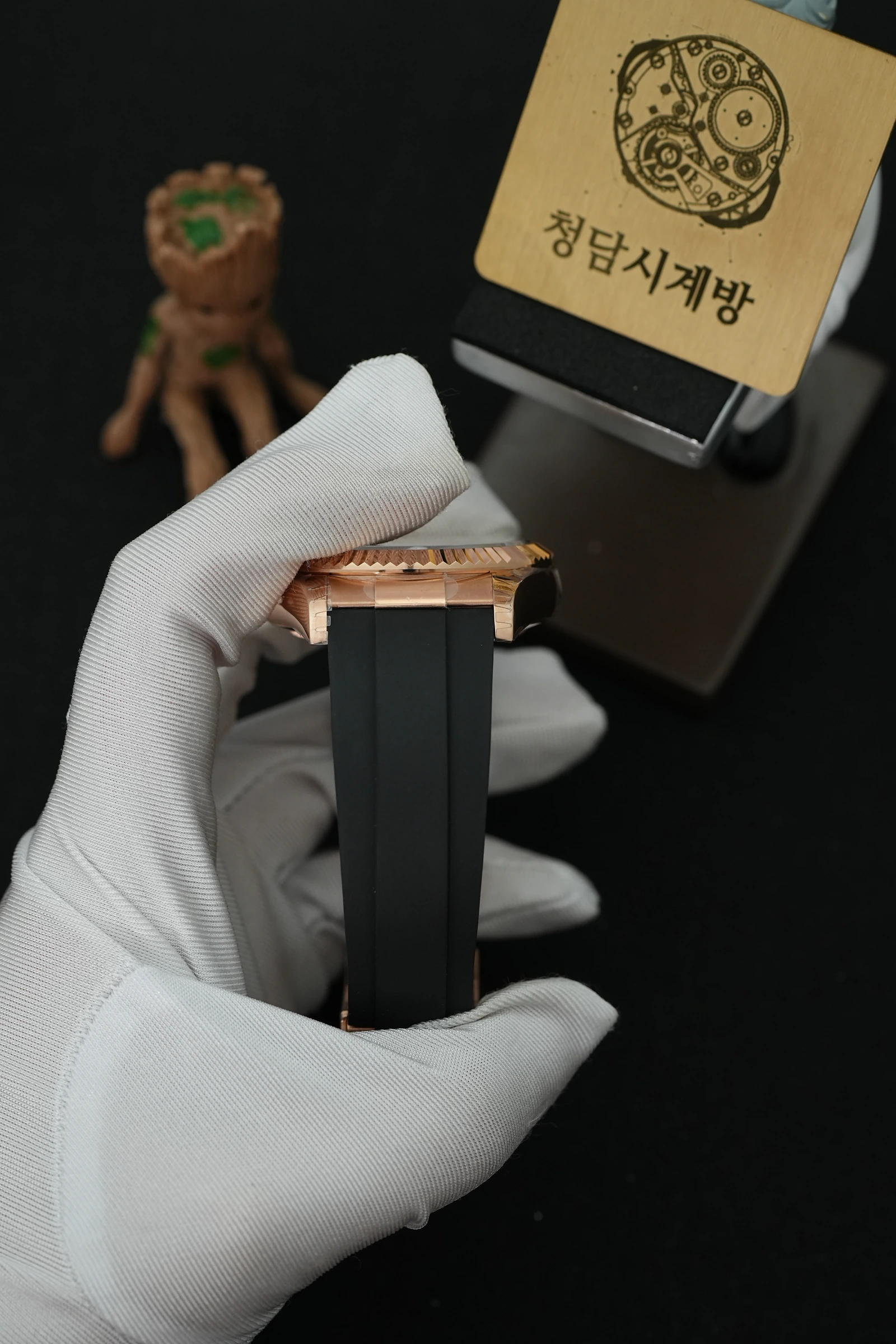 롤렉스 스카이드웰러 초코 로즈골드 러버 상세 이미지 4