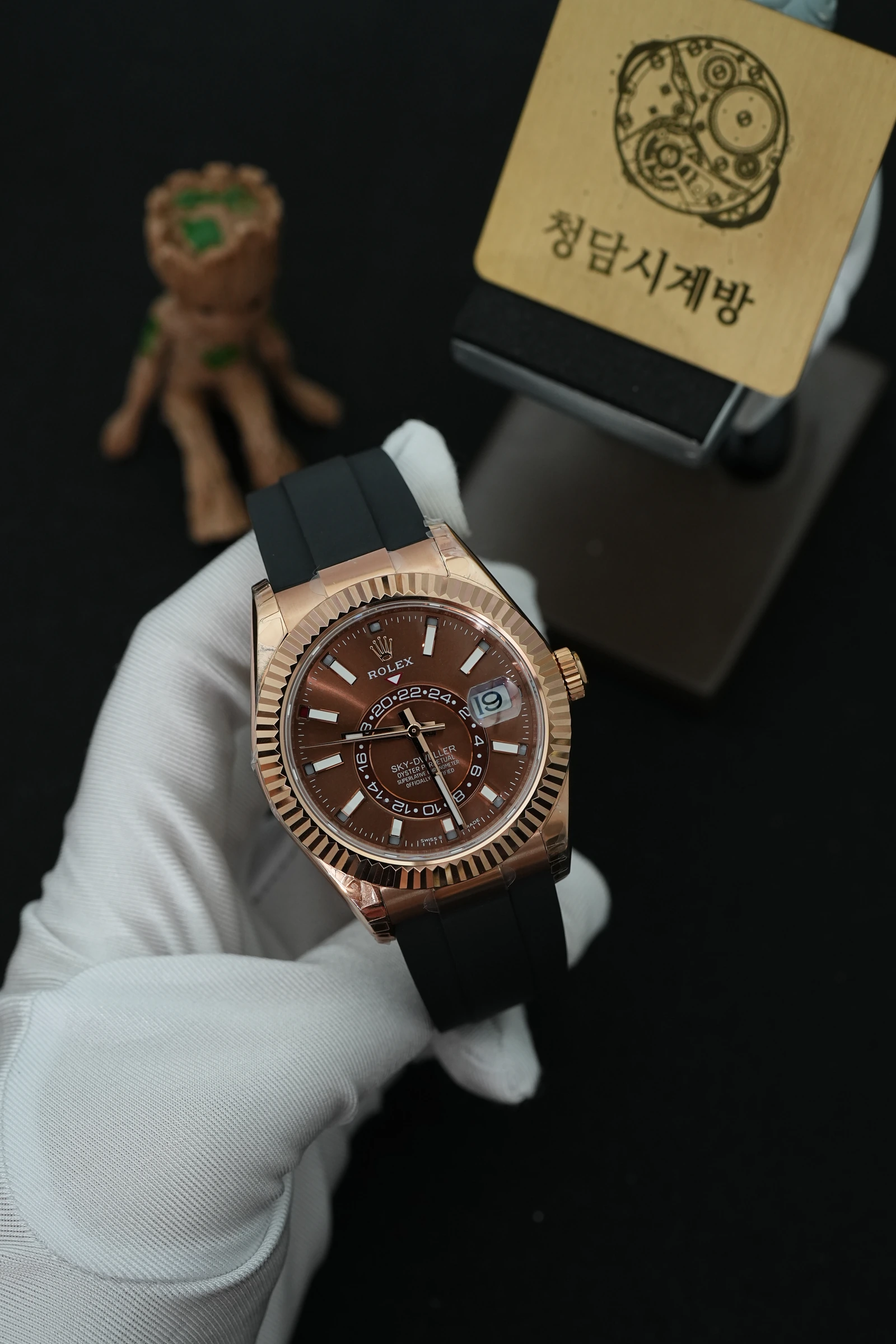 롤렉스 스카이드웰러 초코 로즈골드 러버 상세 이미지 6