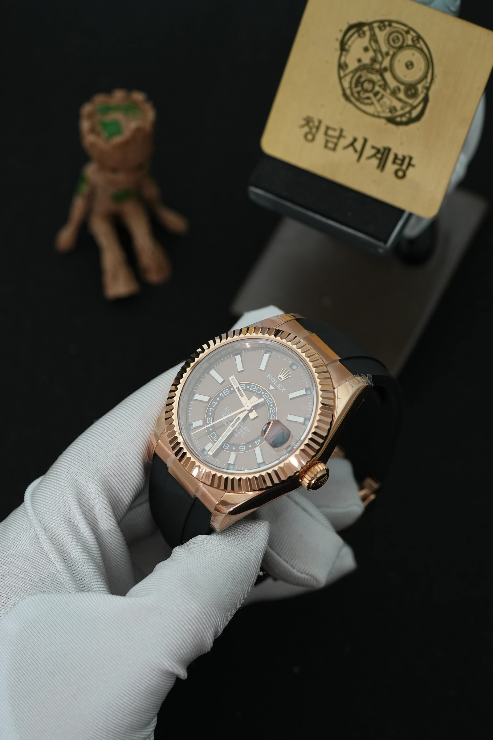 롤렉스 스카이드웰러 초코 로즈골드 러버 상세 이미지 7