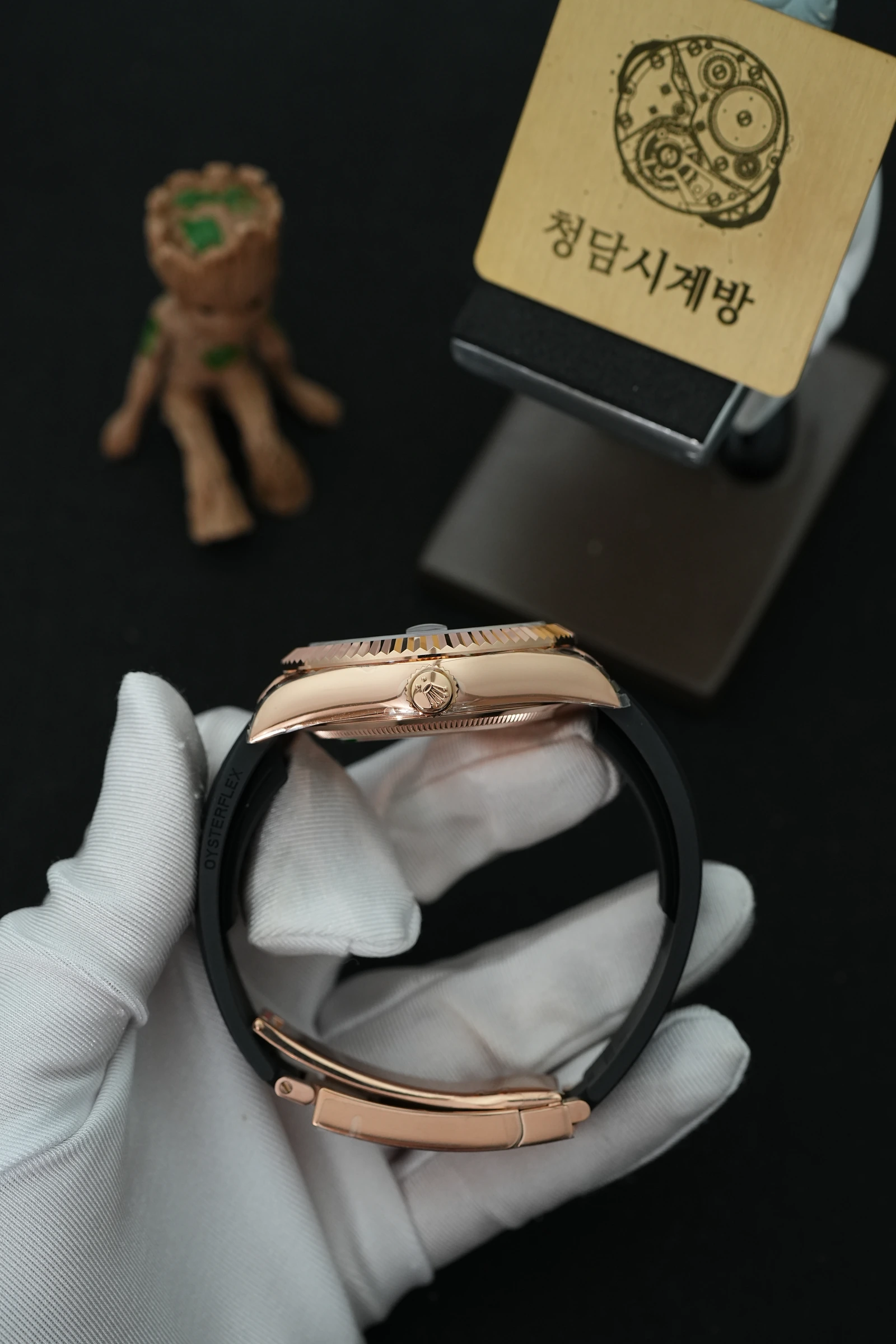롤렉스 스카이드웰러 초코 로즈골드 러버 상세 이미지 10