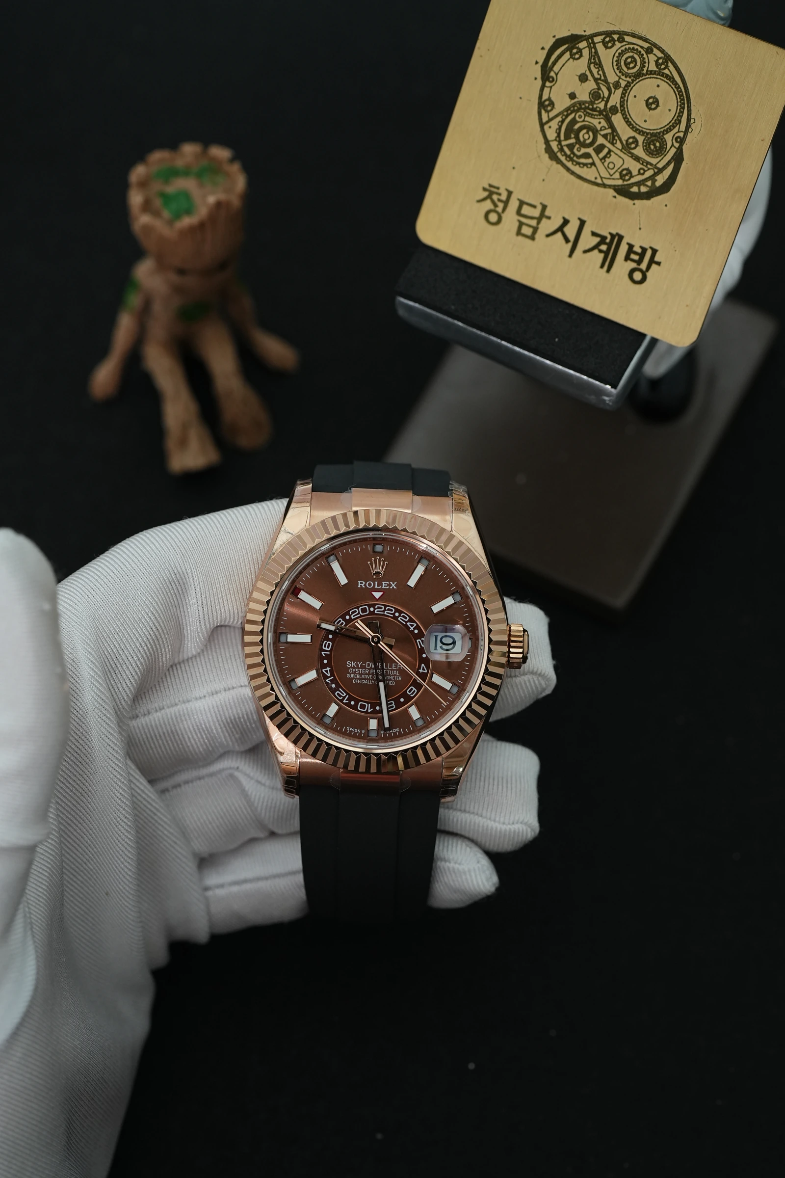 롤렉스 스카이드웰러 초코 로즈골드 러버 상세 이미지 14