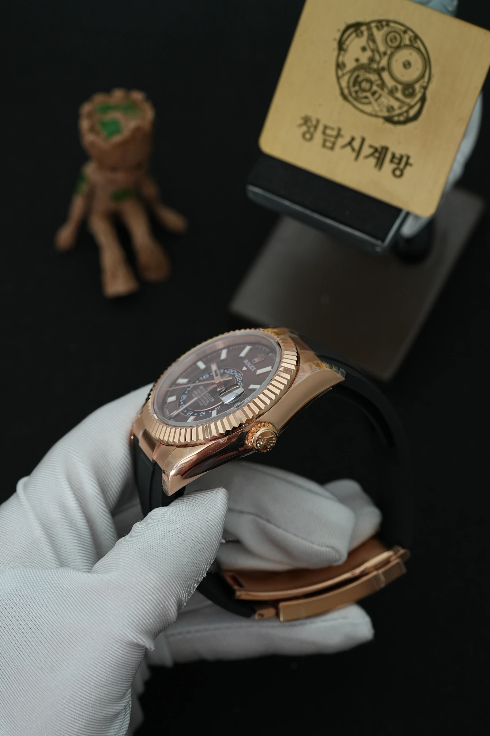 롤렉스 스카이드웰러 초코 로즈골드 러버 상세 이미지 16
