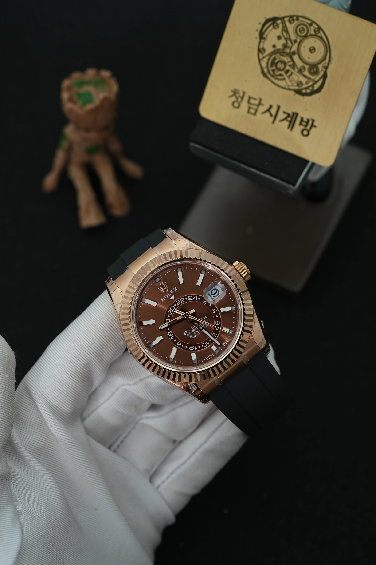 롤렉스 스카이드웰러 초코 로즈골드 러버 상세 이미지 17