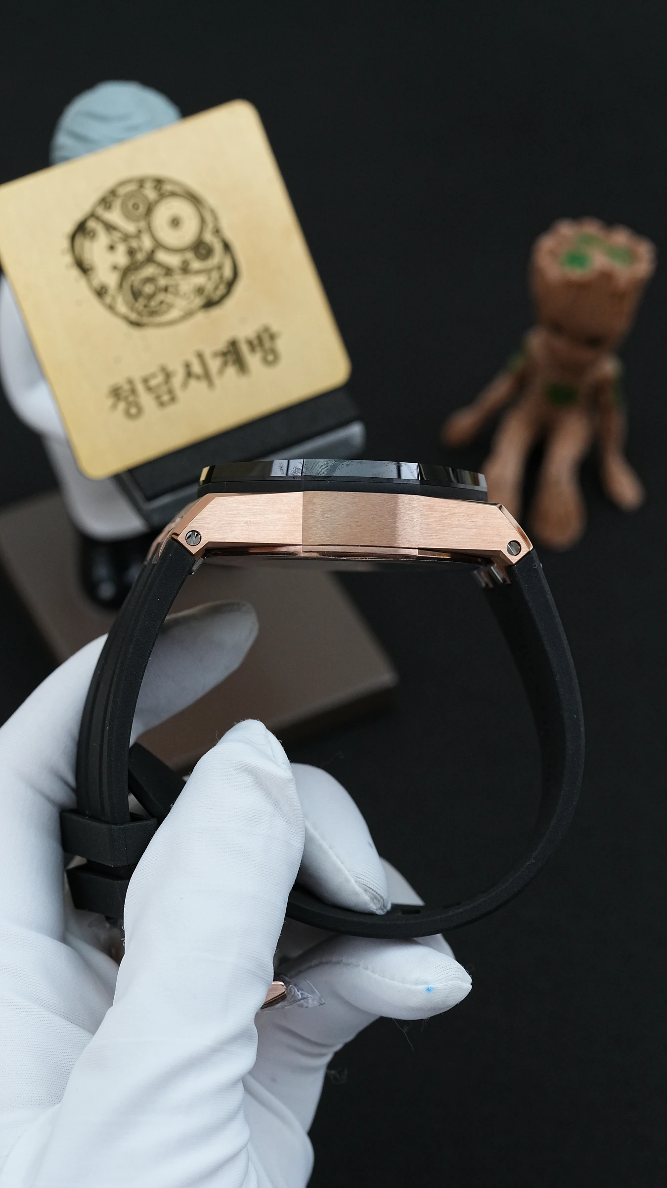 오데마피게 로얄오크 오프쇼어 크로노그래프 26420RO 로즈골드 블랙 상세 이미지 4