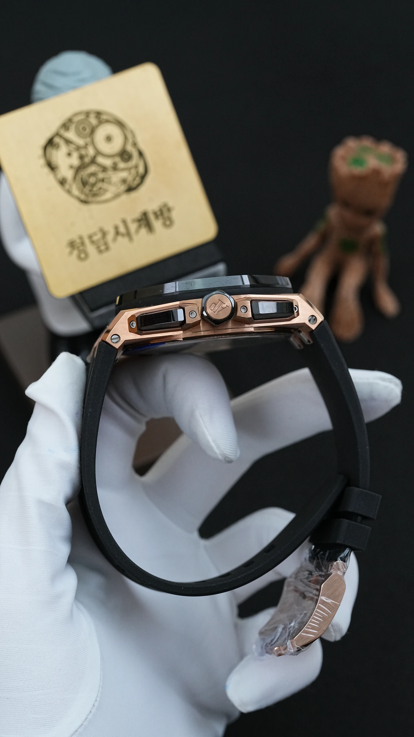 오데마피게 로얄오크 오프쇼어 크로노그래프 26420RO 로즈골드 블랙 상세 이미지 15