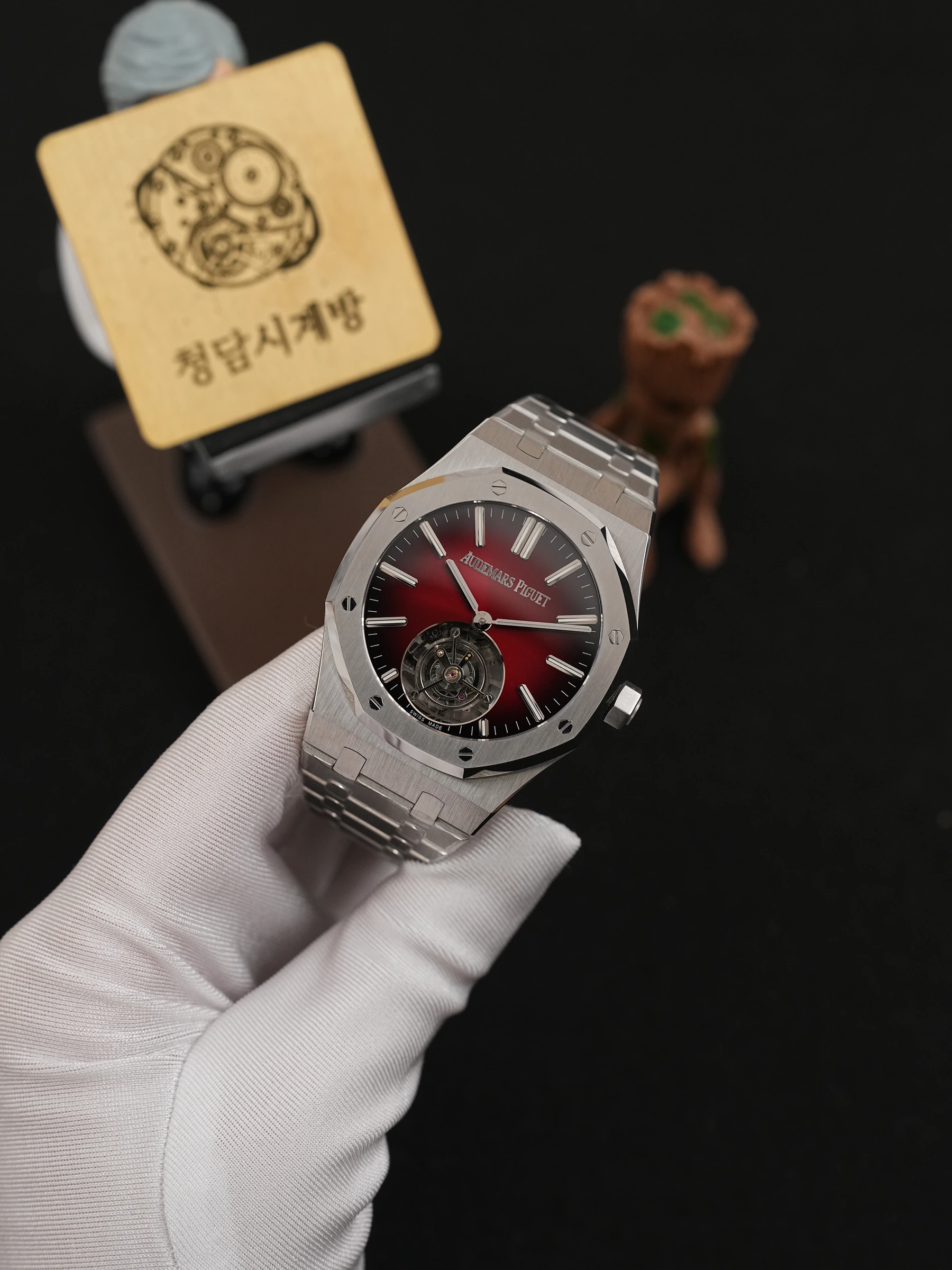 오데마피게 로얄오크 26730ST 투르비용 버건디 상세 이미지 3