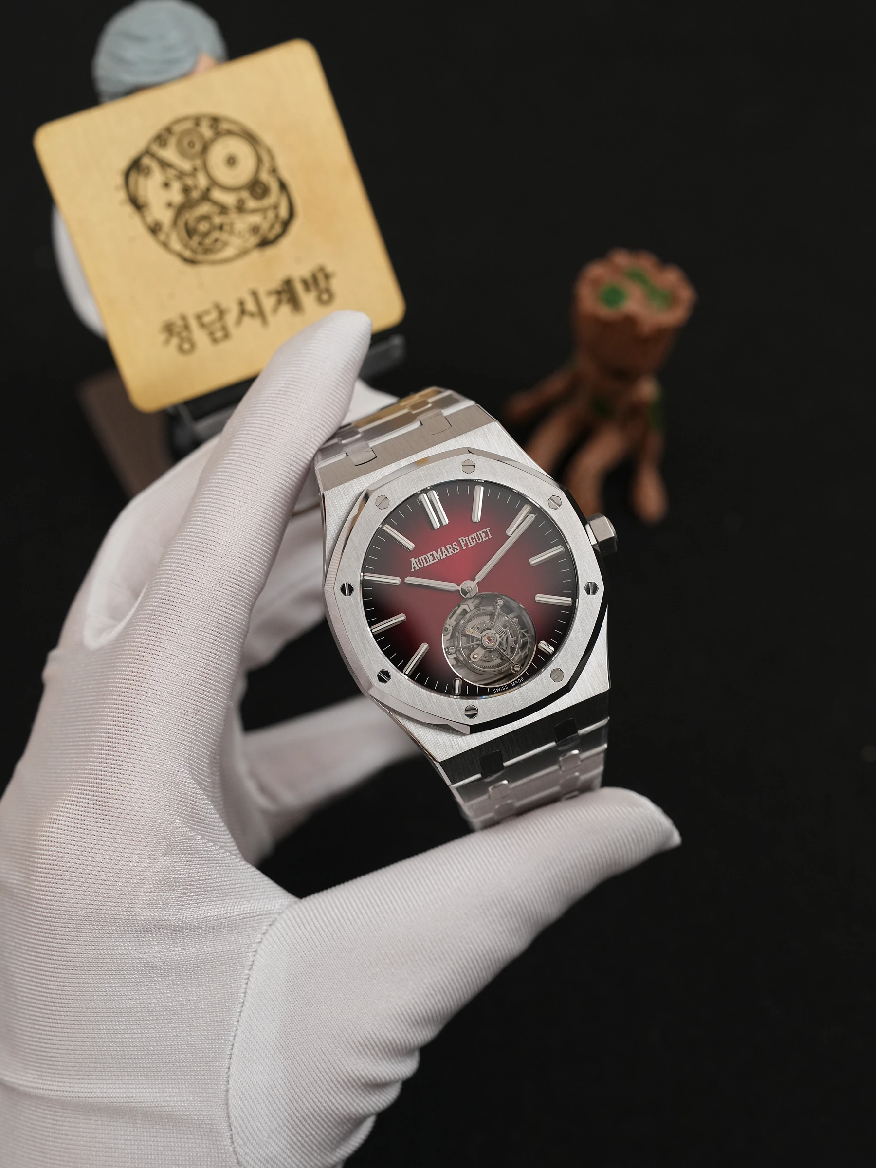 오데마피게 로얄오크 26730ST 투르비용 버건디 상세 이미지 6