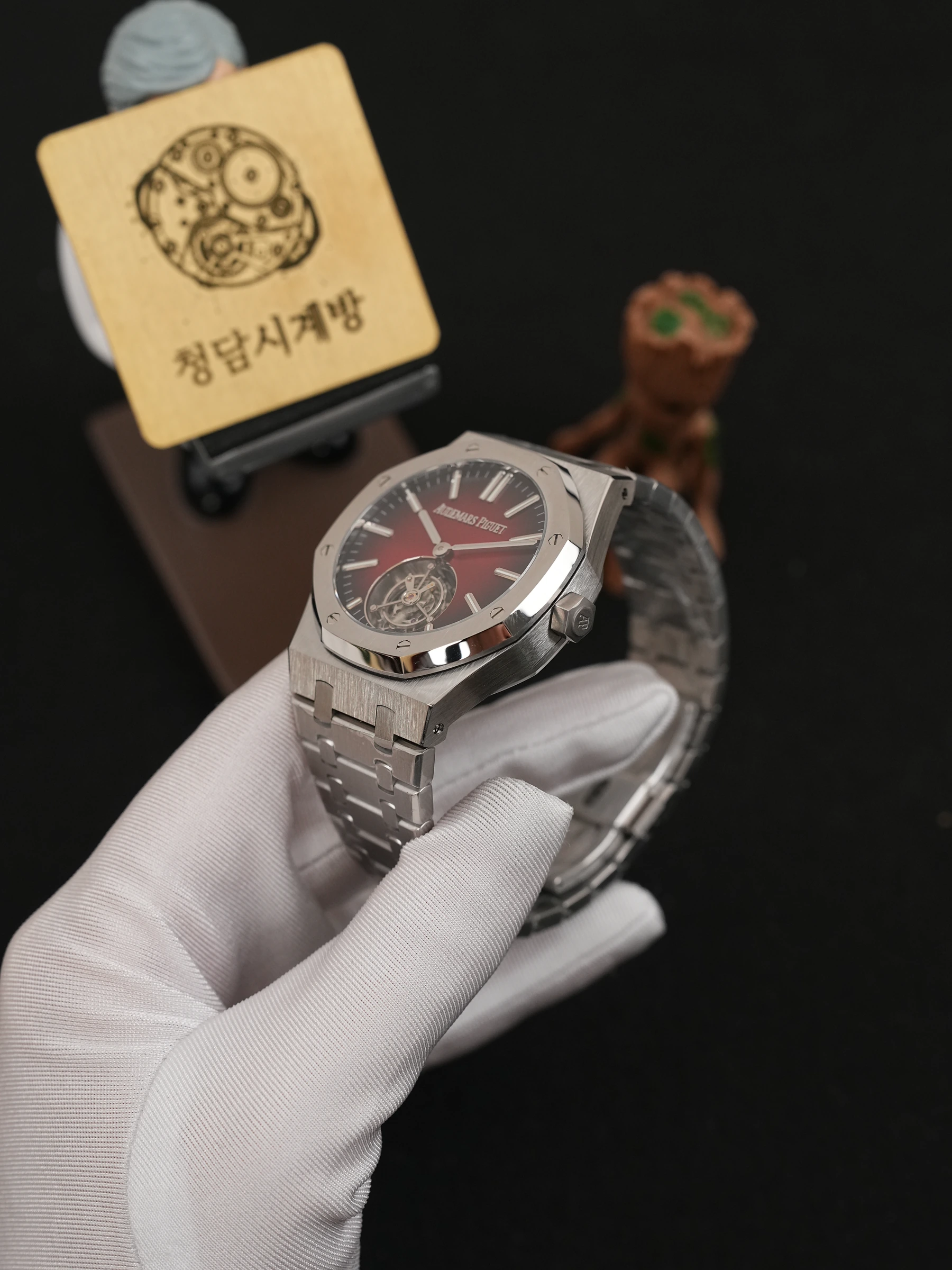 오데마피게 로얄오크 26730ST 투르비용 버건디 상세 이미지 9