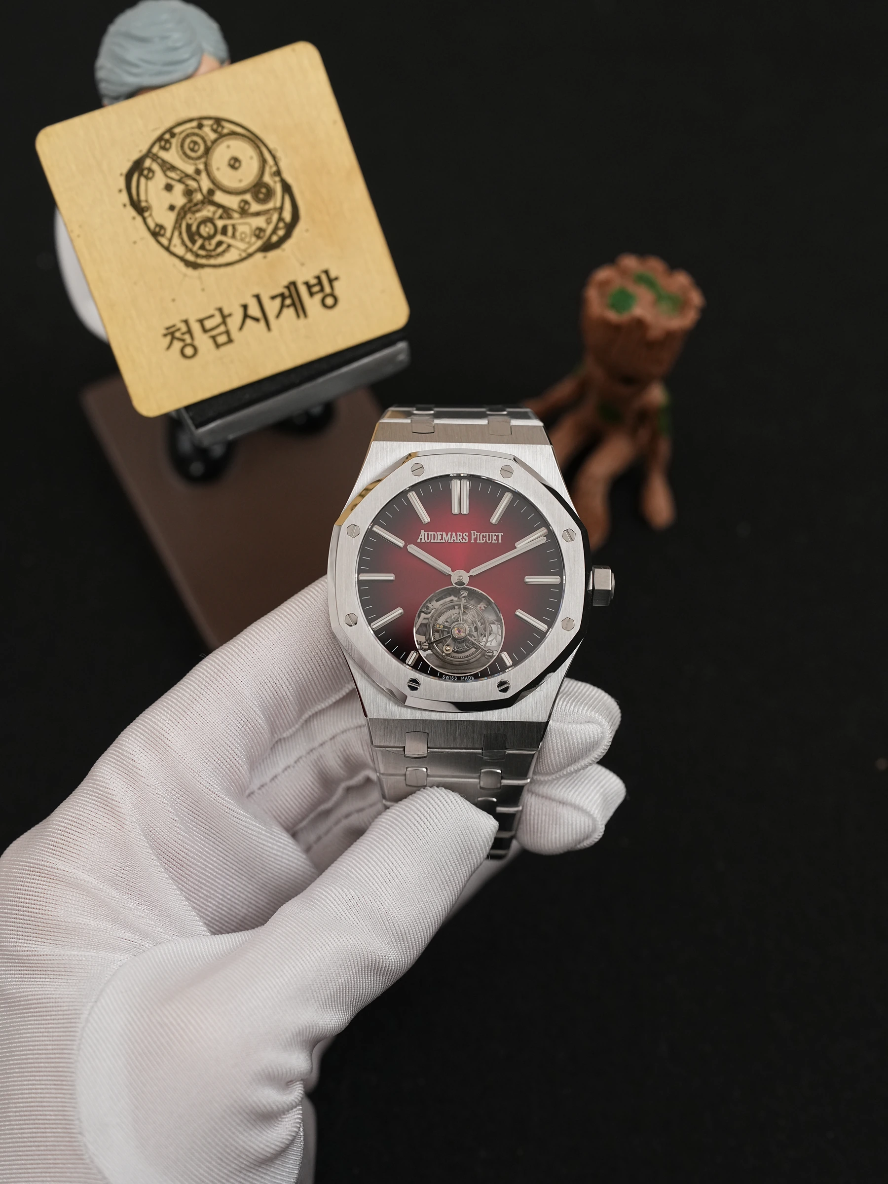 오데마피게 로얄오크 26730ST 투르비용 버건디 상세 이미지 15