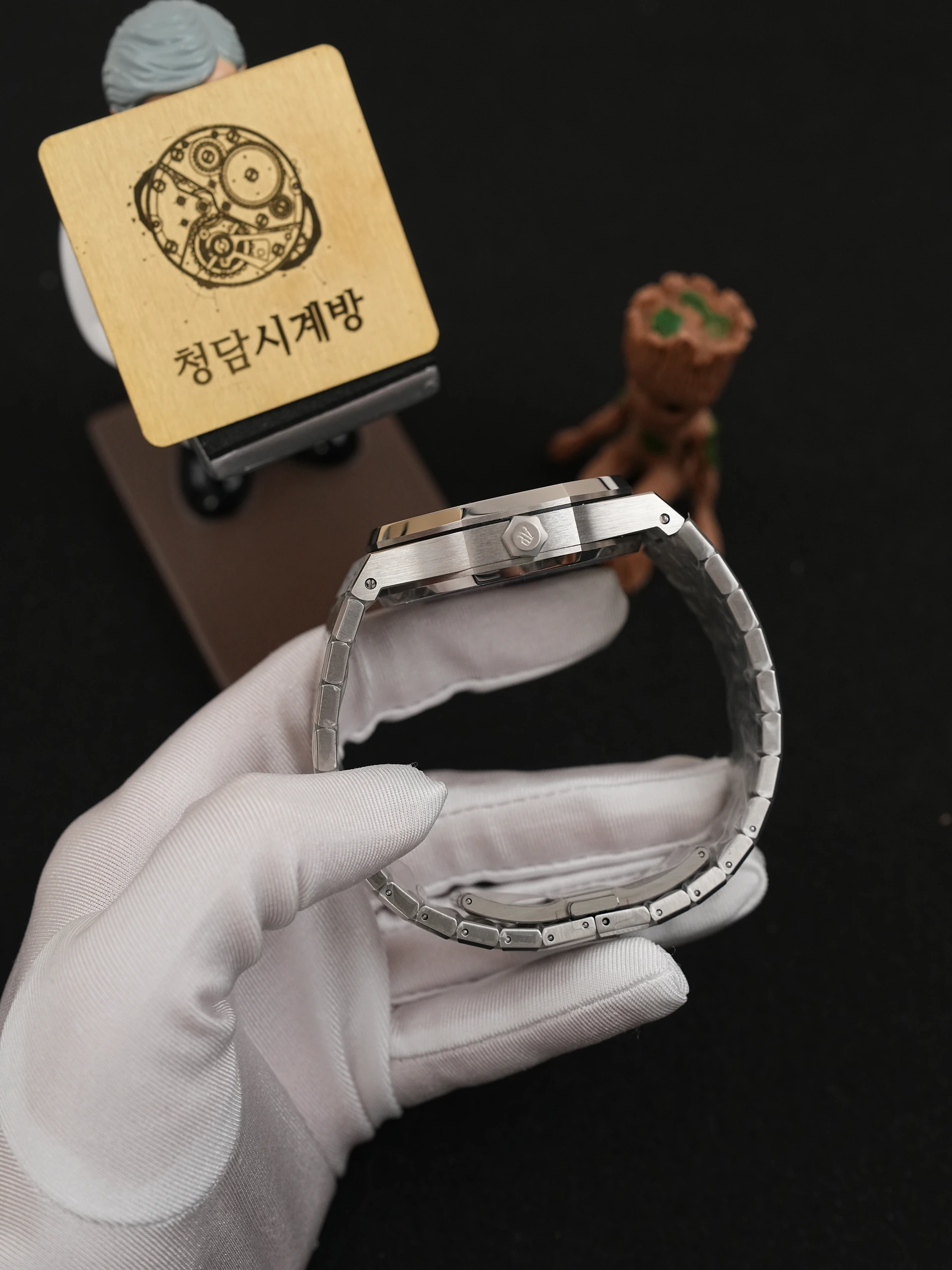오데마피게 로얄오크 26730ST 투르비용 버건디 상세 이미지 19