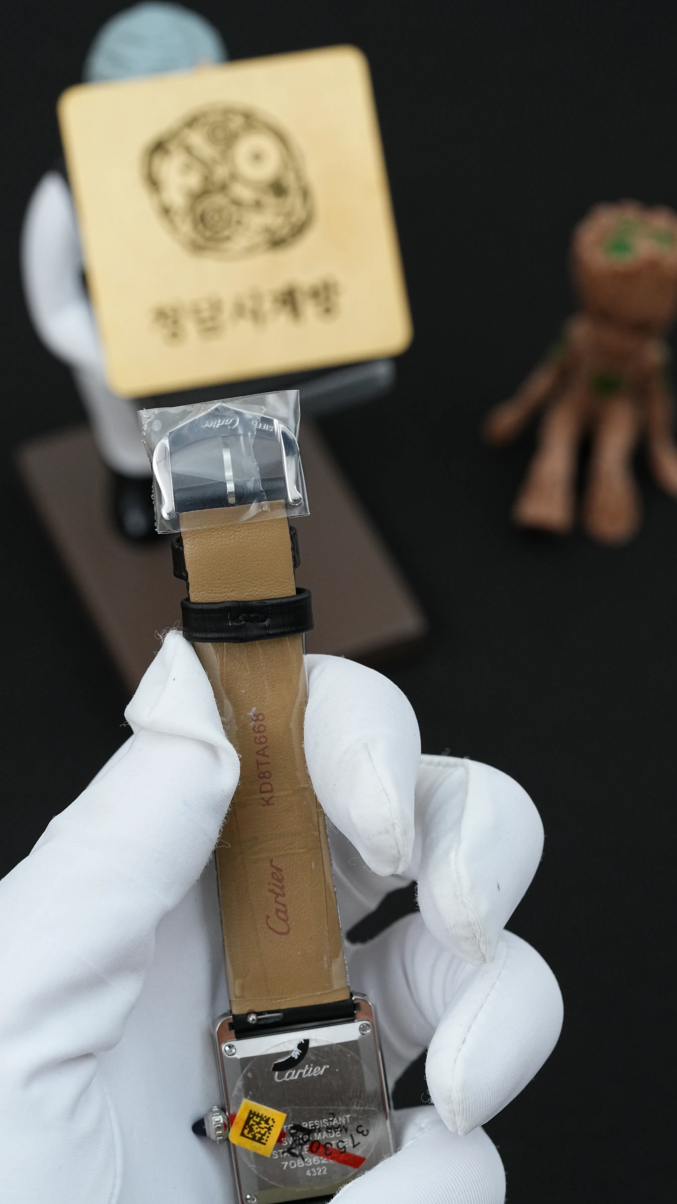 까르띠에 탱크 화이트 스톤베젤 블랙가죽 상세 이미지 6