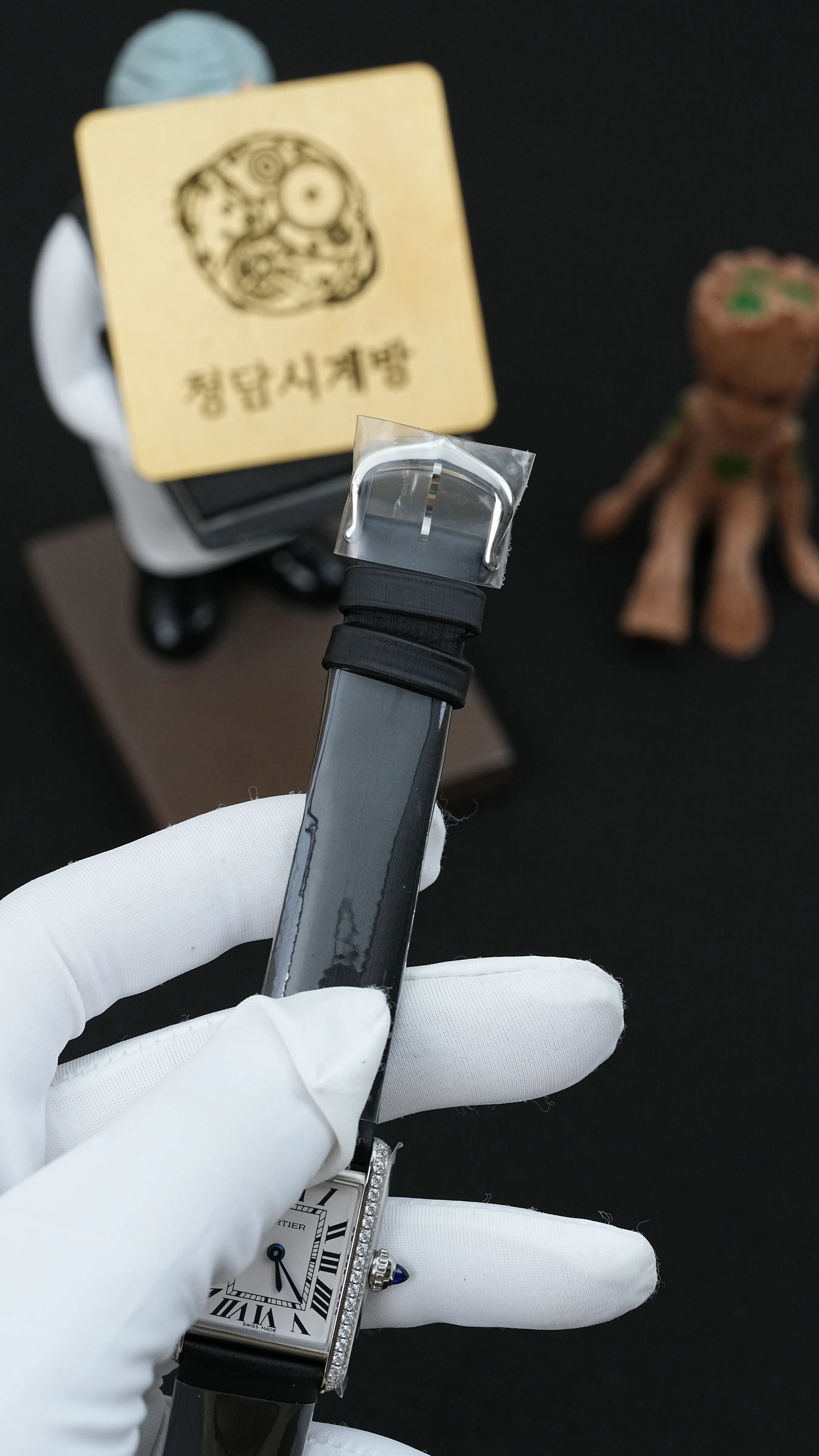 까르띠에 탱크 화이트 스톤베젤 블랙가죽 상세 이미지 7