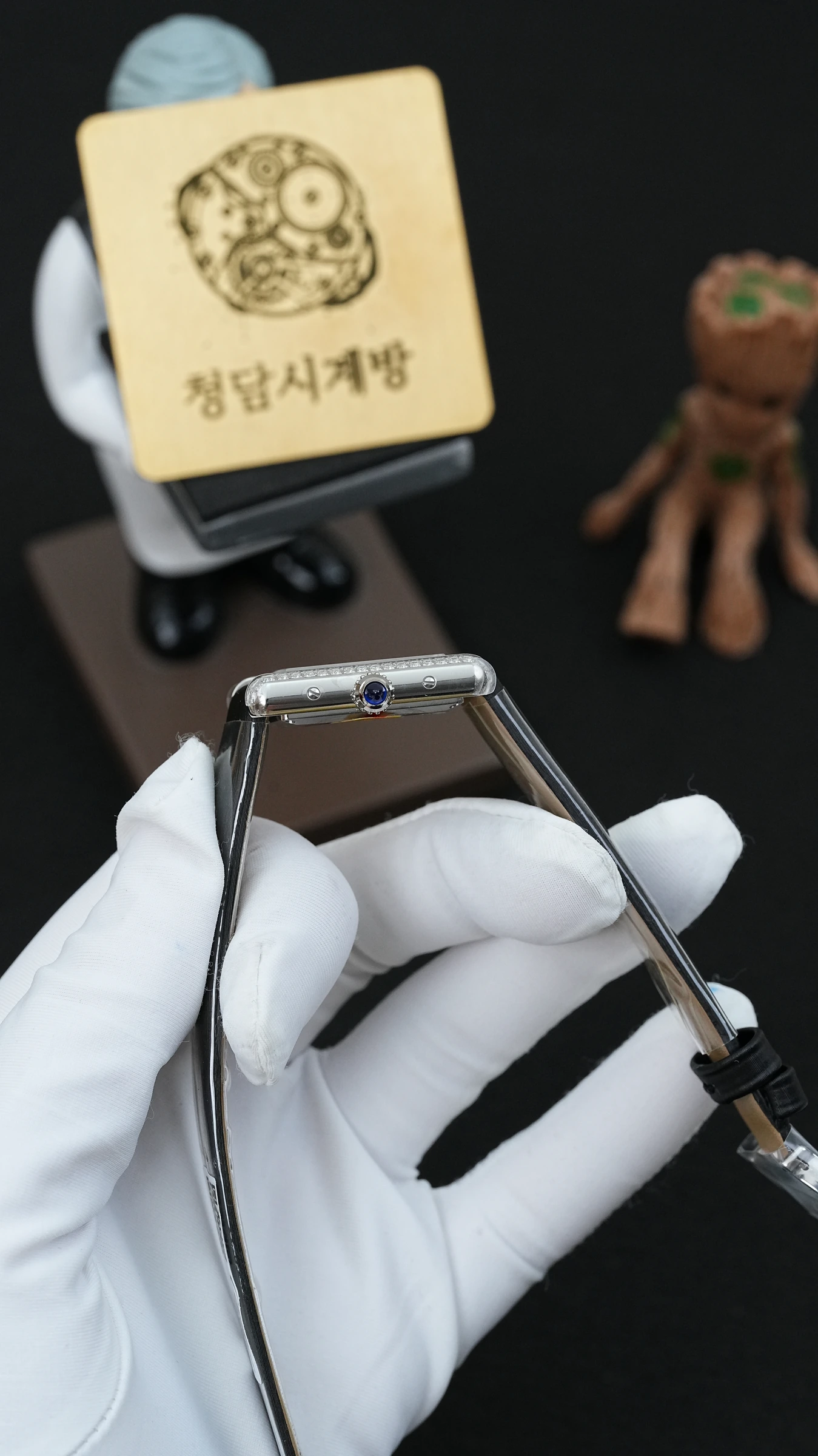 까르띠에 탱크 화이트 스톤베젤 블랙가죽 상세 이미지 9