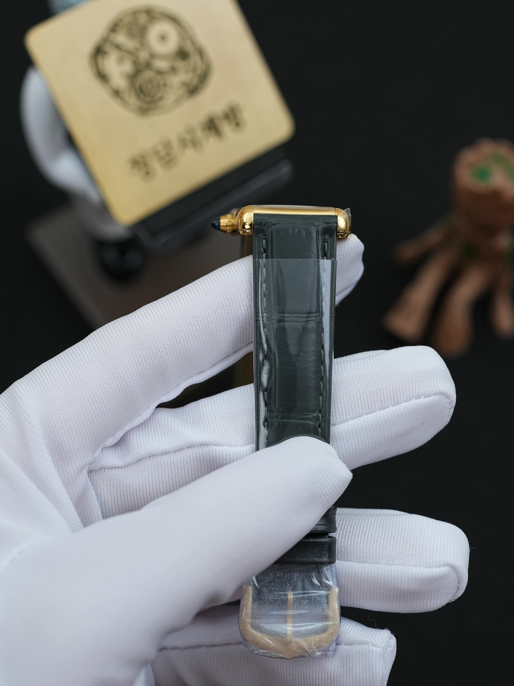 까르띠에 탱크 루이 화이트 옐로톤 블랙가죽 상세 이미지 3