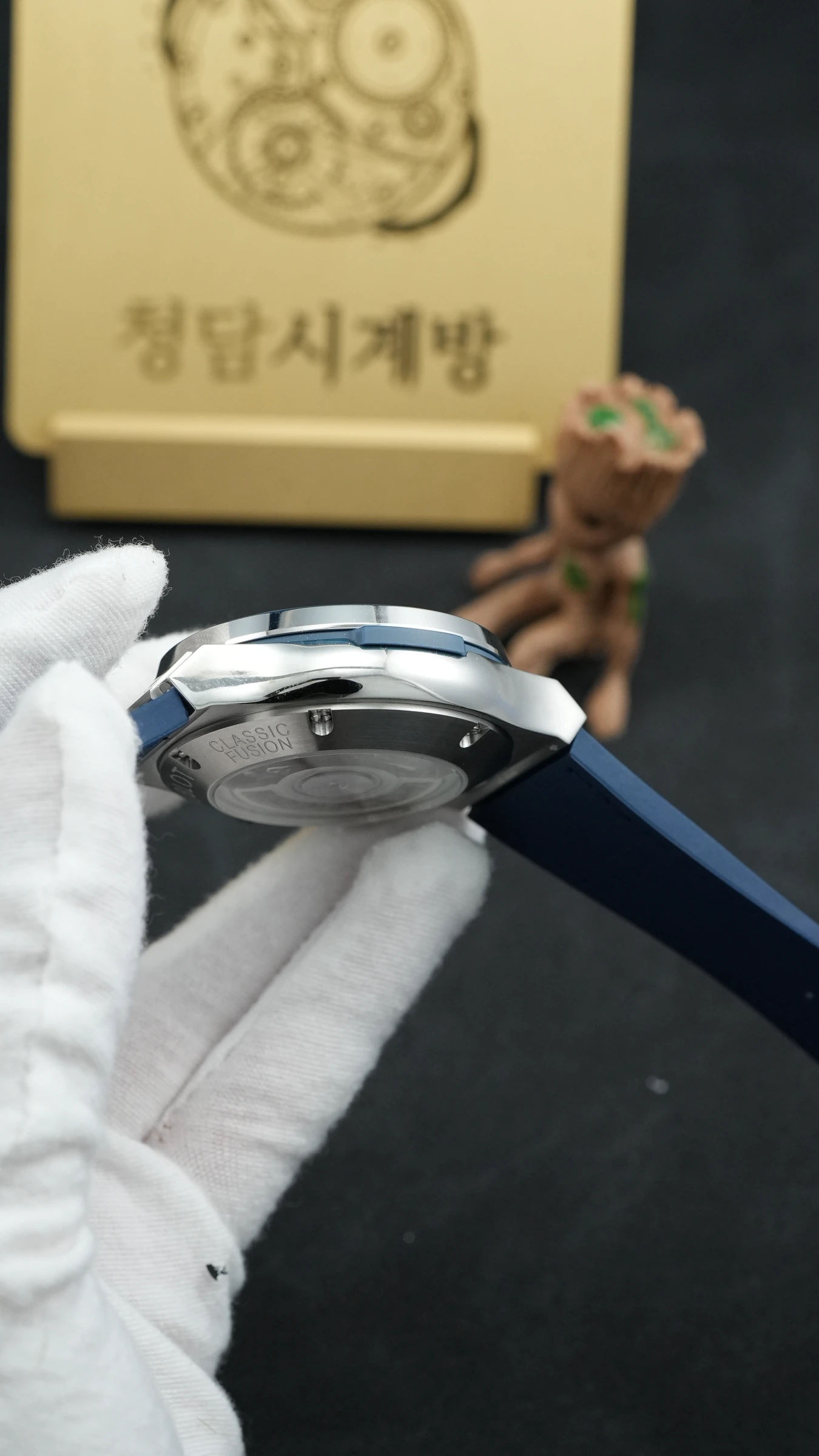 위블로 클래식퓨전 크로노그래프 블루 가죽형 스트랩 안쪽 블루 상세 이미지 16