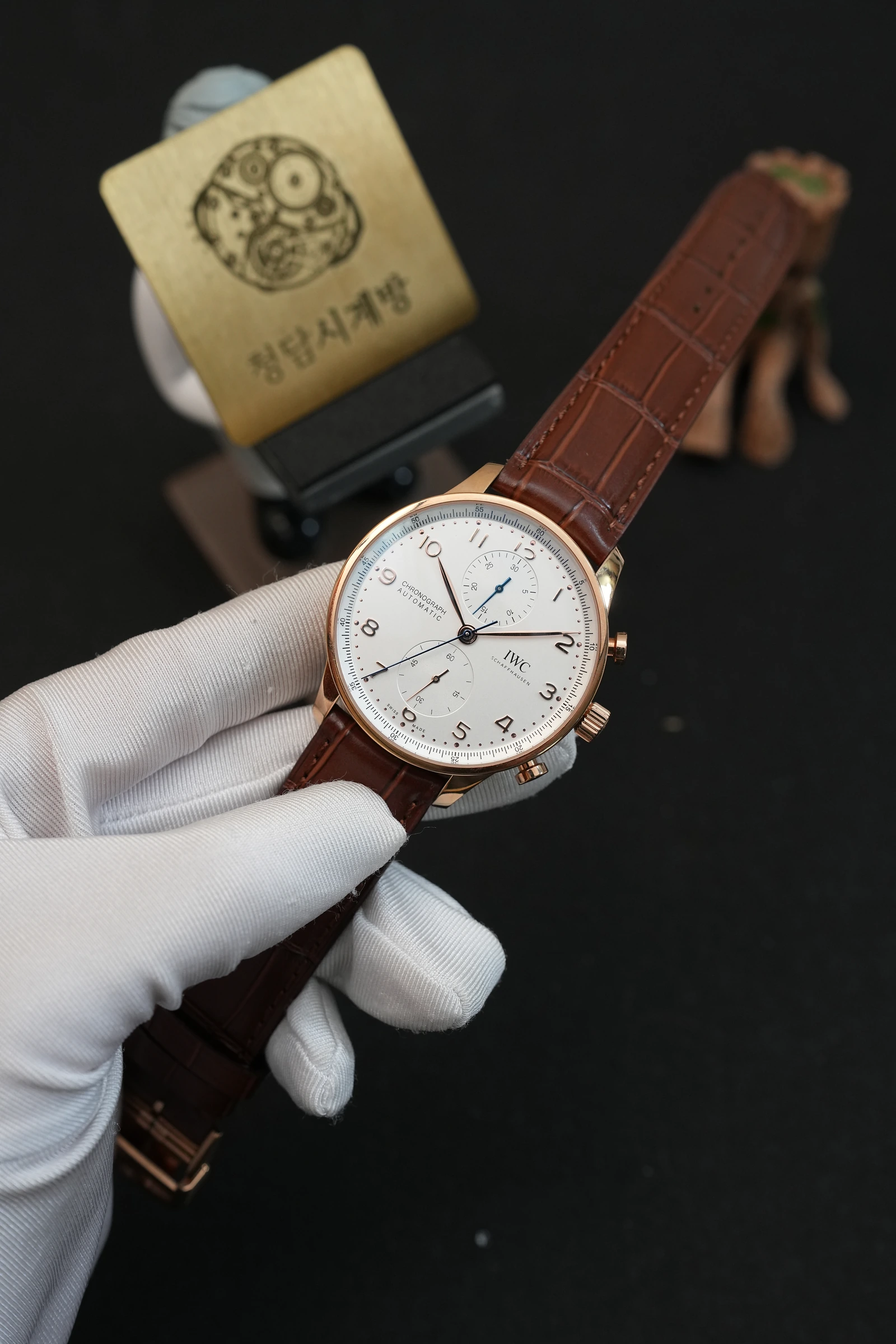 IWC 포르투기저 크로노 골드핸즈 브라운 가죽 상세 이미지 8