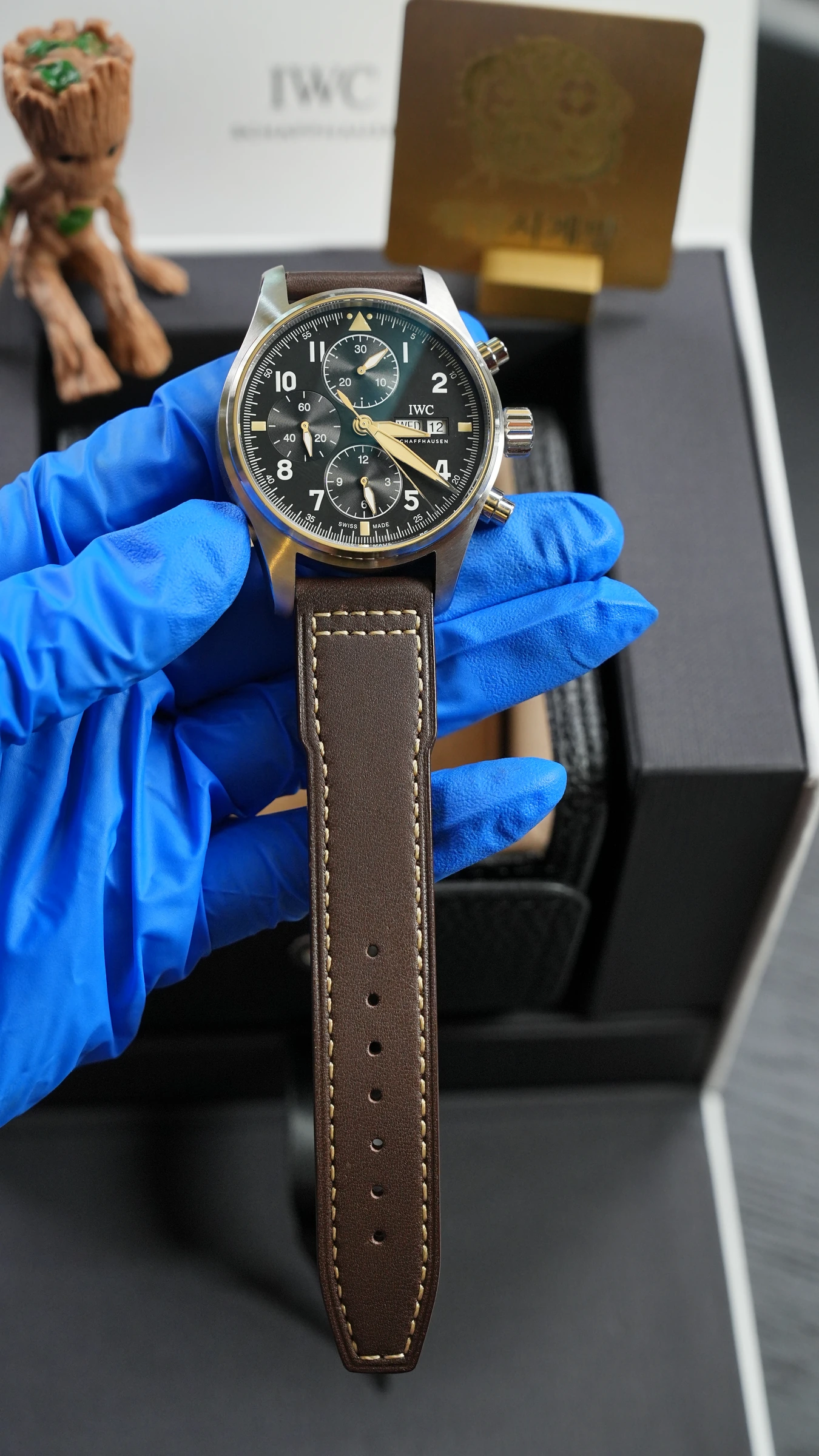 IWC 파일럿 워치 크로노그래프 블랙 브라운가죽 상세 이미지 9