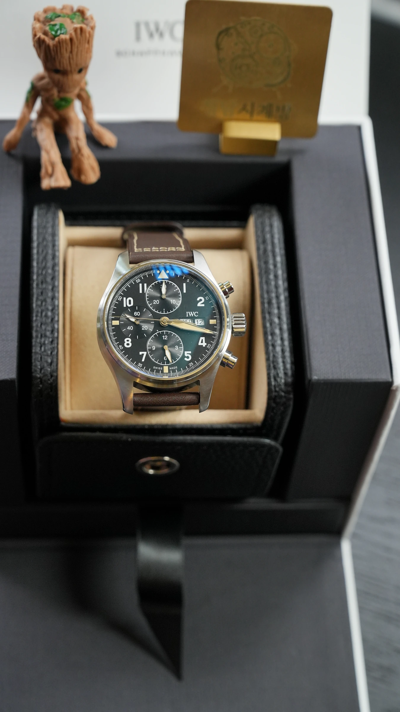IWC 파일럿 워치 크로노그래프 블랙 브라운가죽 상세 이미지 13