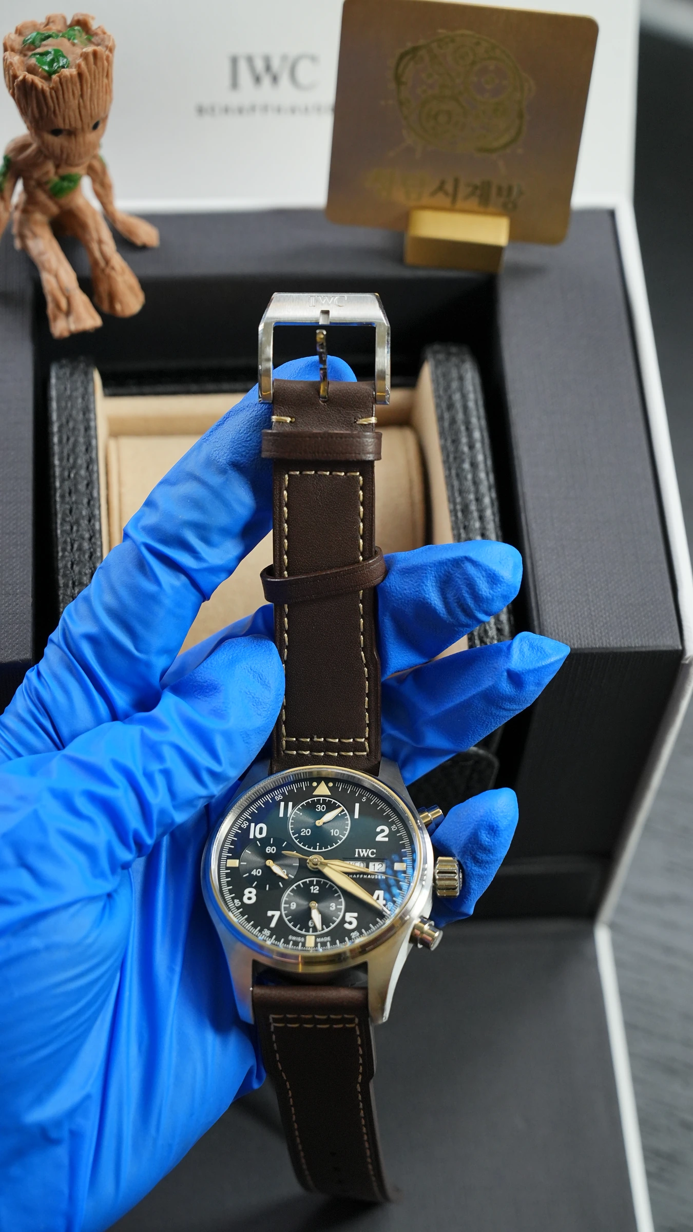 IWC 파일럿 워치 크로노그래프 블랙 브라운가죽 상세 이미지 14