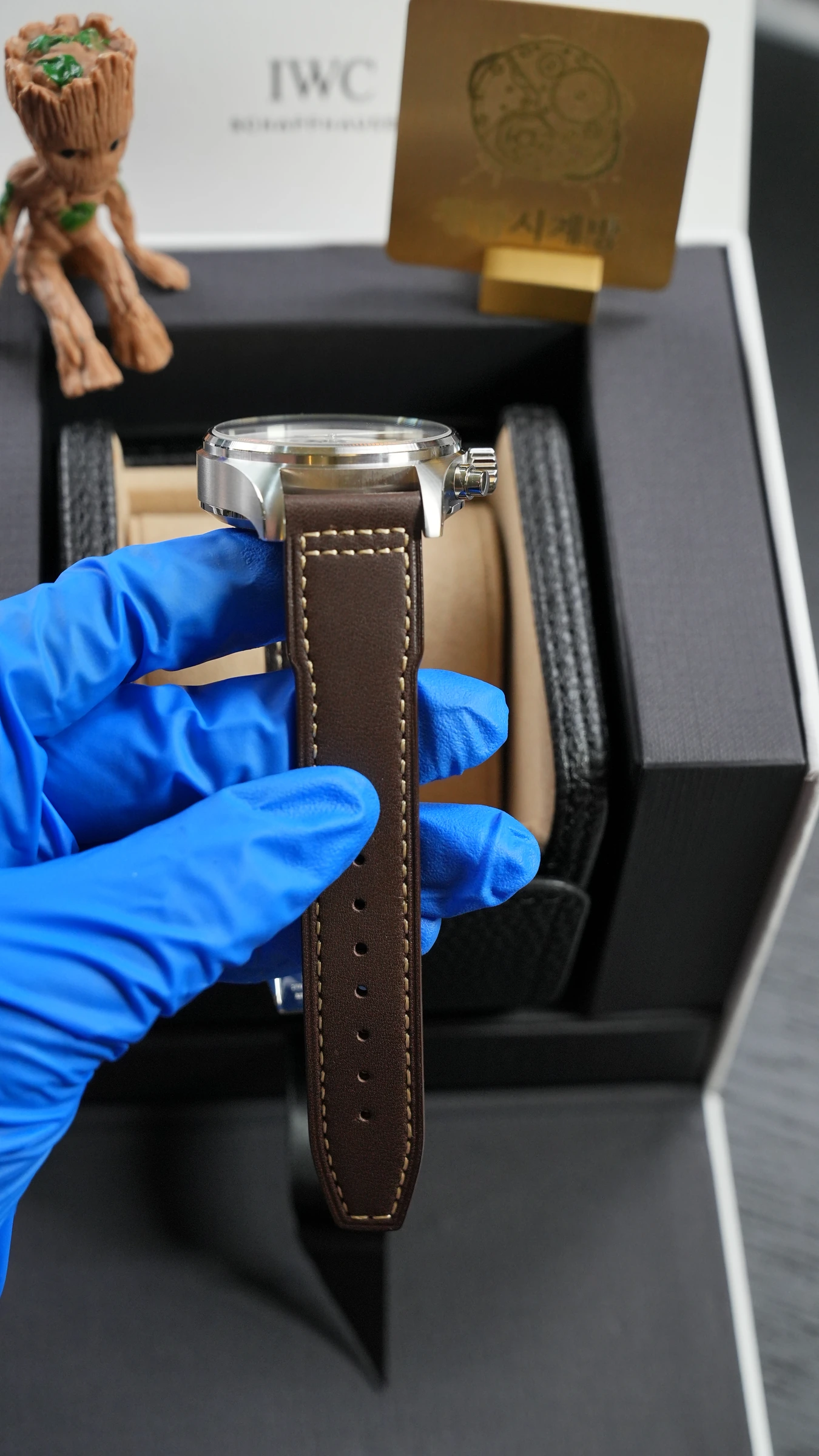 IWC 파일럿 워치 크로노그래프 블랙 브라운가죽 상세 이미지 16