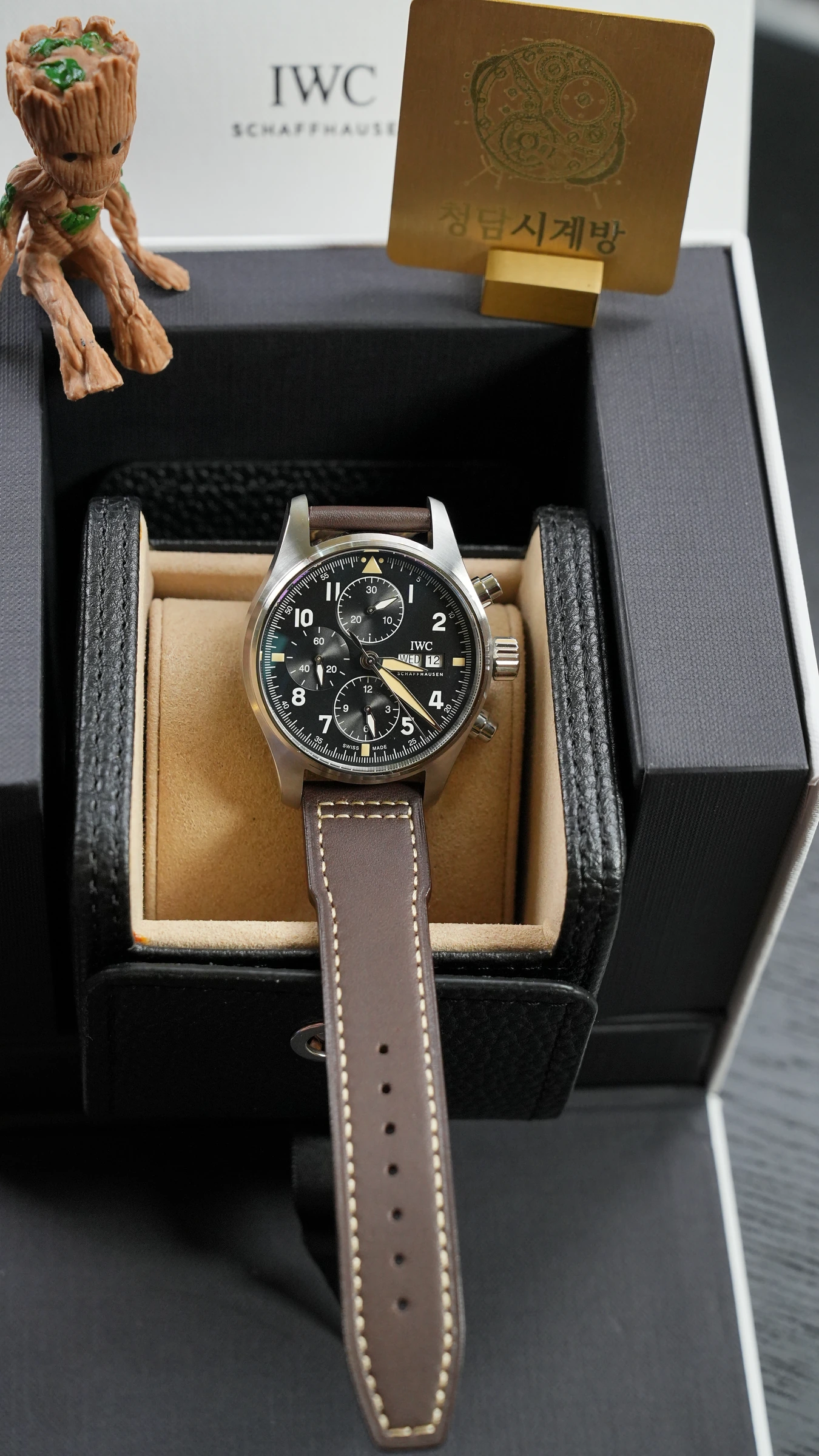 IWC 파일럿 워치 크로노그래프 블랙 브라운가죽 상세 이미지 17