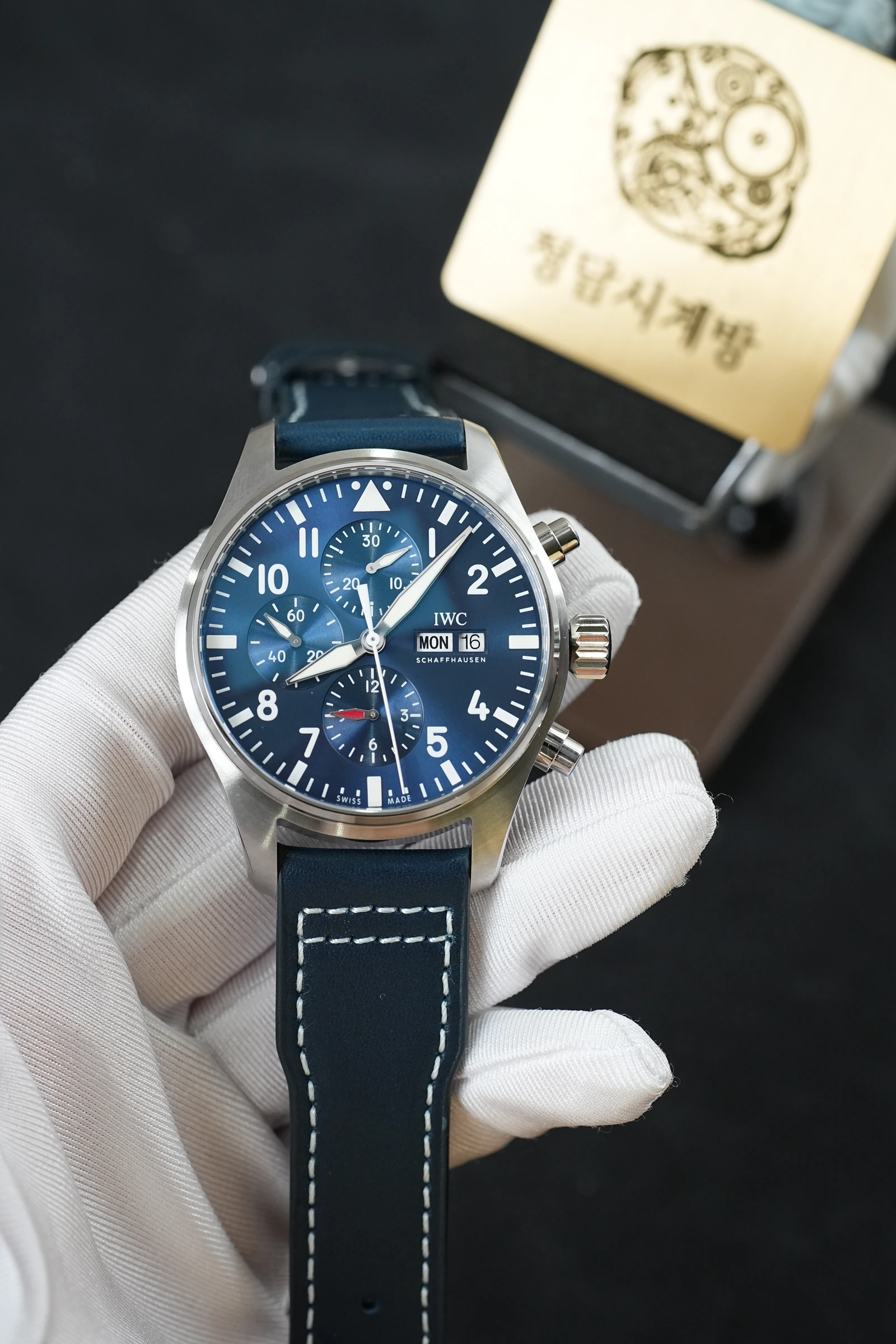 IWC 파일럿 워치 크로노그래프 블루 블루가죽 상세 이미지 8