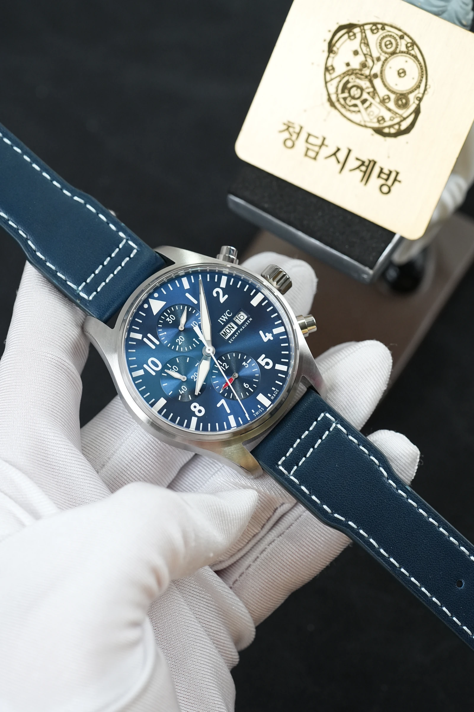 IWC 파일럿 워치 크로노그래프 블루 블루가죽 상세 이미지 9