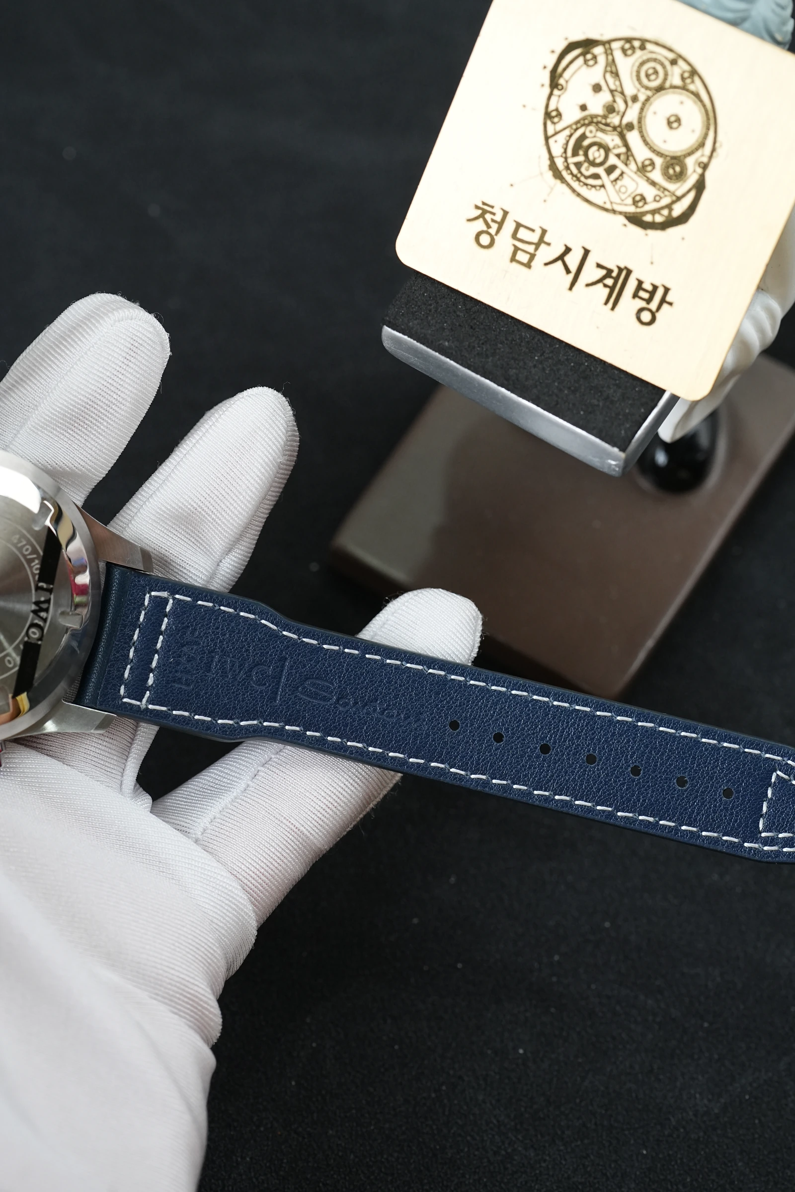 IWC 파일럿 워치 크로노그래프 블루 블루가죽 상세 이미지 13