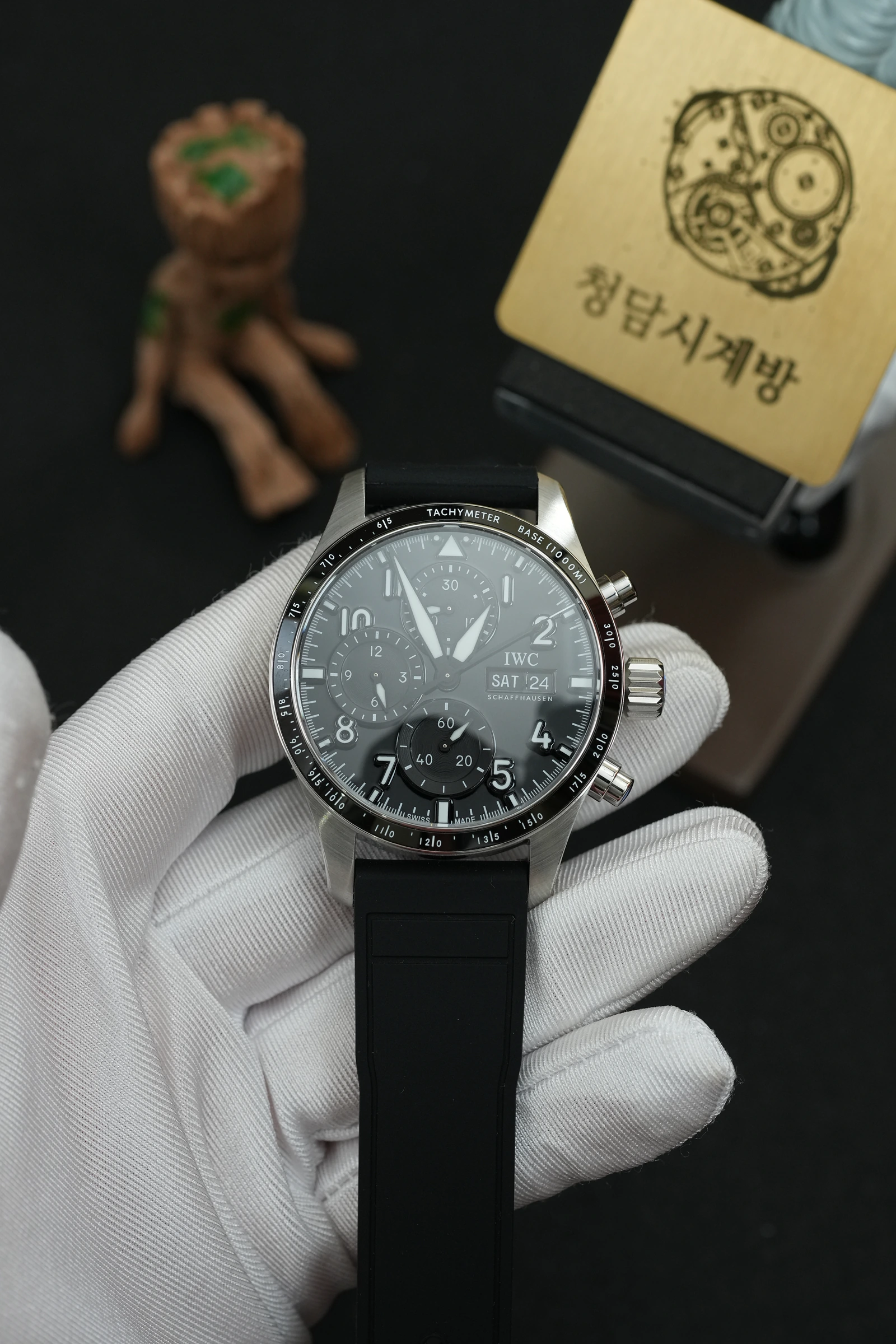 IWC 파일럿 퍼포먼스 크로노그래프 블랙 러버 상품 이미지 1