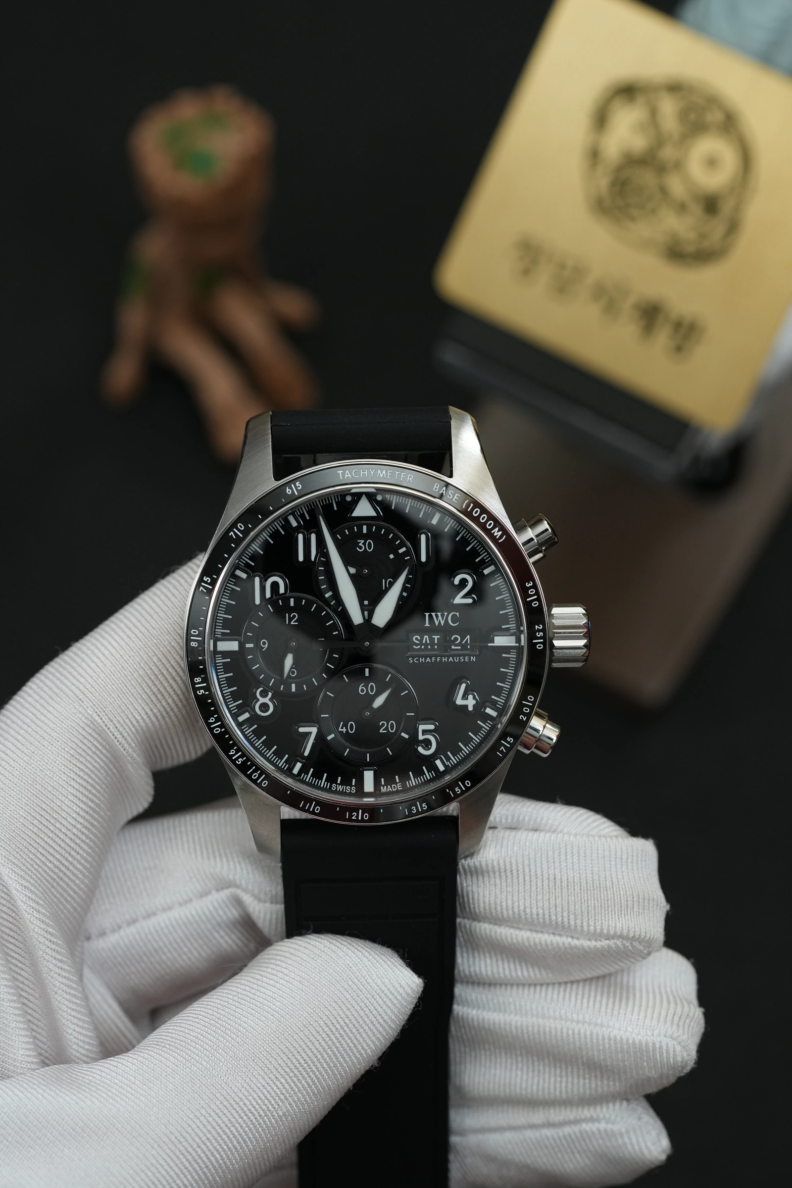 IWC 파일럿 퍼포먼스 크로노그래프 블랙 러버 상세 이미지 5