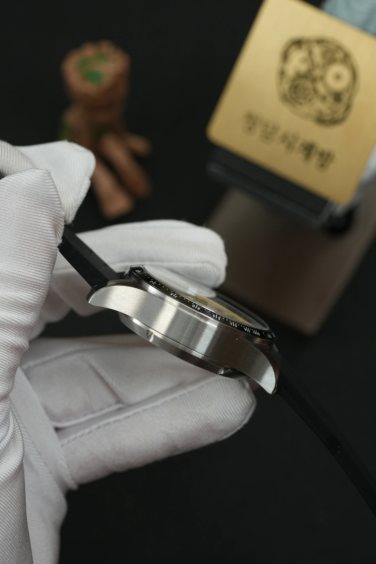 IWC 파일럿 퍼포먼스 크로노그래프 블랙 러버 상세 이미지 9