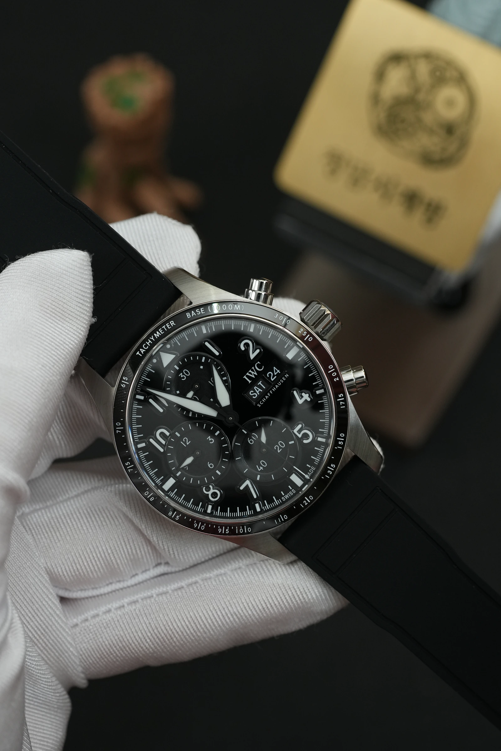 IWC 파일럿 퍼포먼스 크로노그래프 블랙 러버 상세 이미지 10