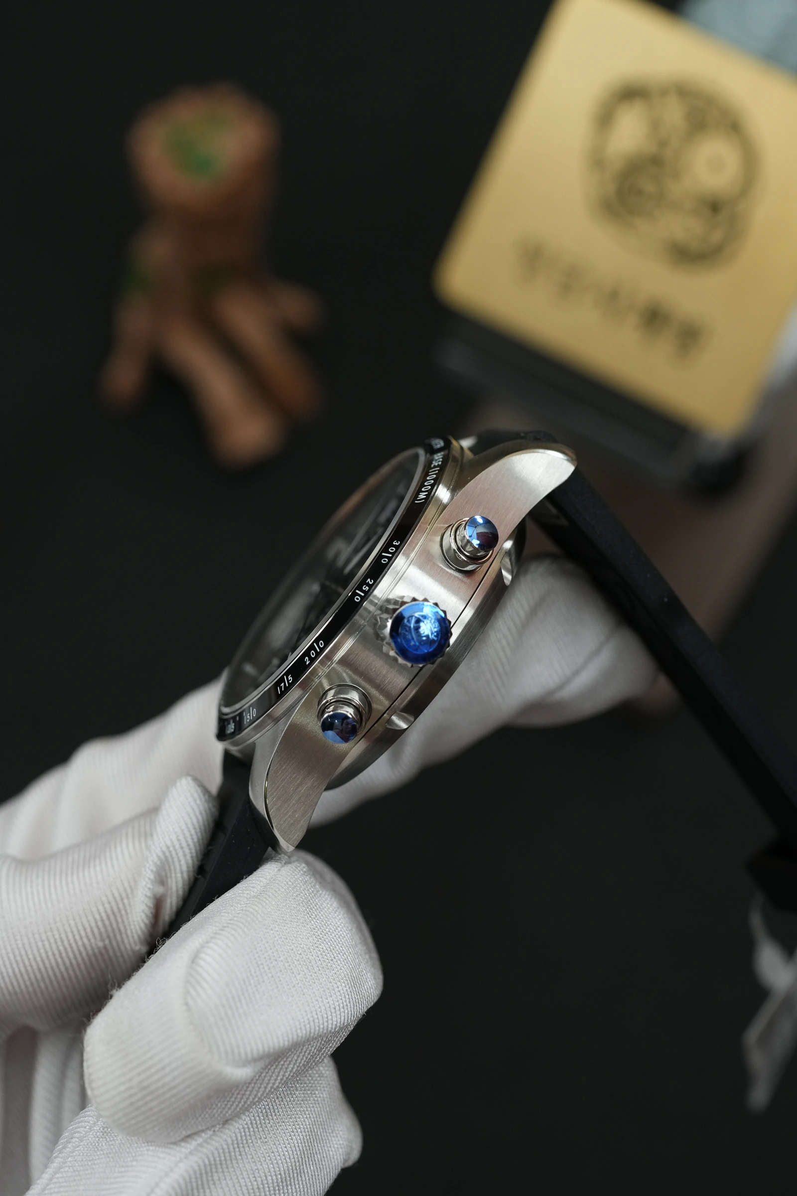 IWC 파일럿 퍼포먼스 크로노그래프 블랙 러버 상세 이미지 13