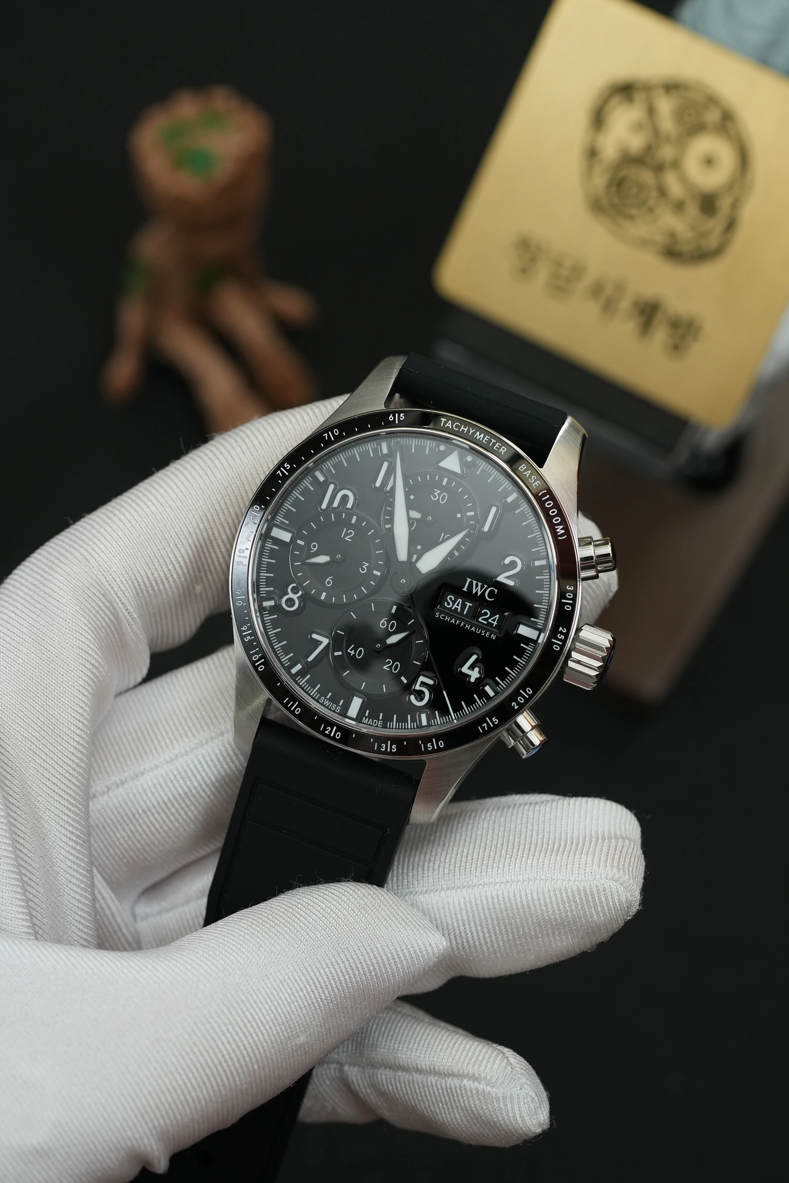 IWC 파일럿 퍼포먼스 크로노그래프 블랙 러버 상세 이미지 15