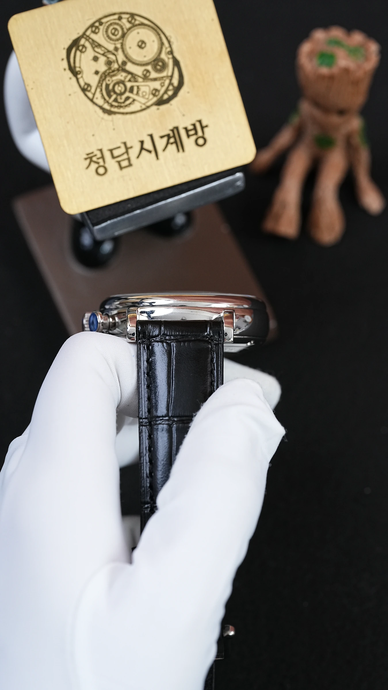 IWC 포르토피노 크로노그래프 블루 블랙가죽 상세 이미지 3