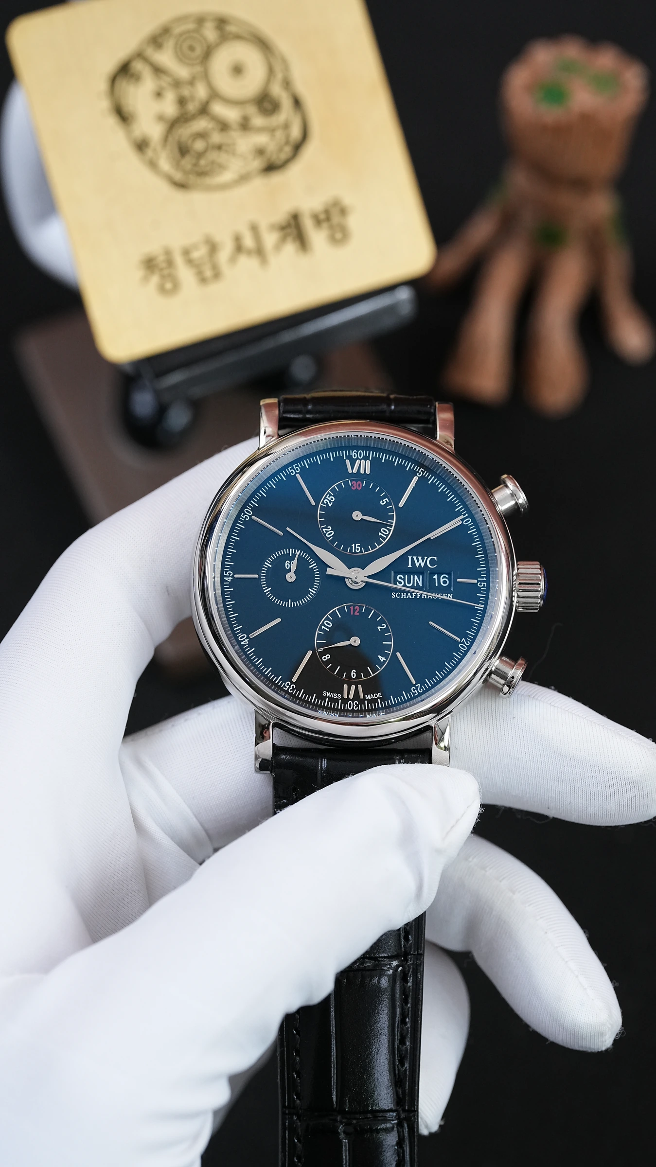 IWC 포르토피노 크로노그래프 블루 블랙가죽 상세 이미지 4