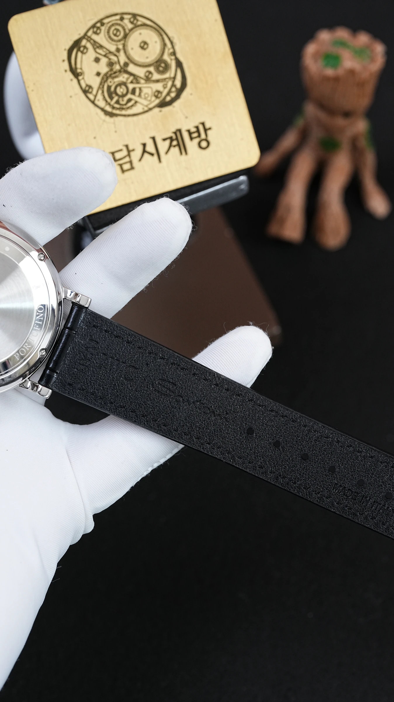 IWC 포르토피노 크로노그래프 블루 블랙가죽 상세 이미지 8
