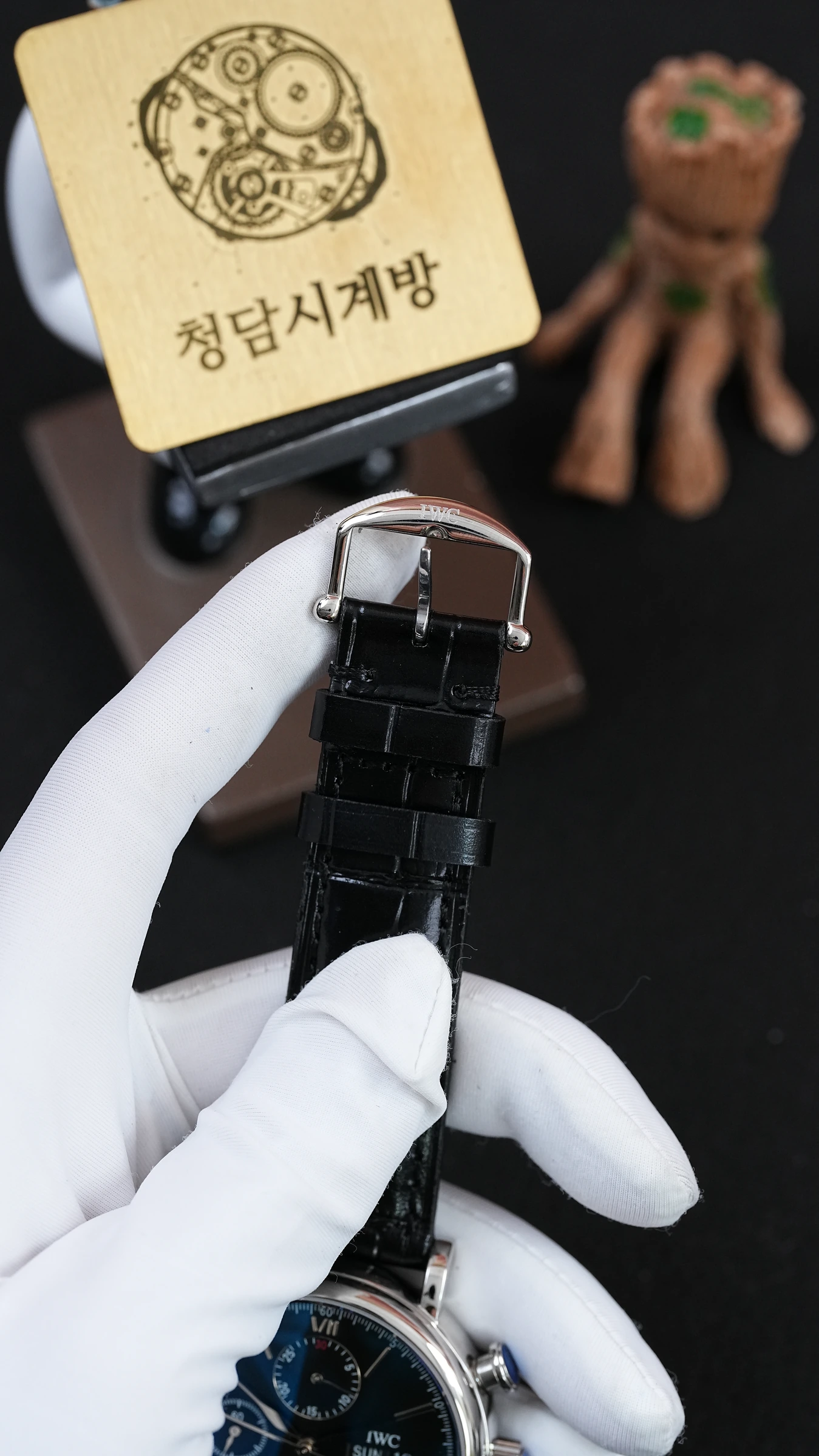 IWC 포르토피노 크로노그래프 블루 블랙가죽 상세 이미지 9