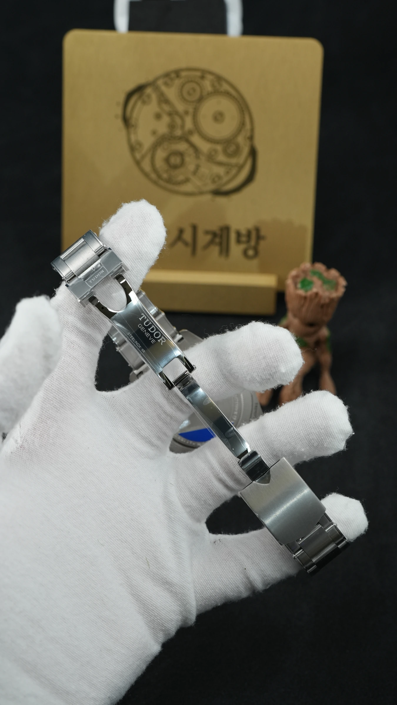튜더 블랙베이 블랙 레드 삼각베젤 상세 이미지 4