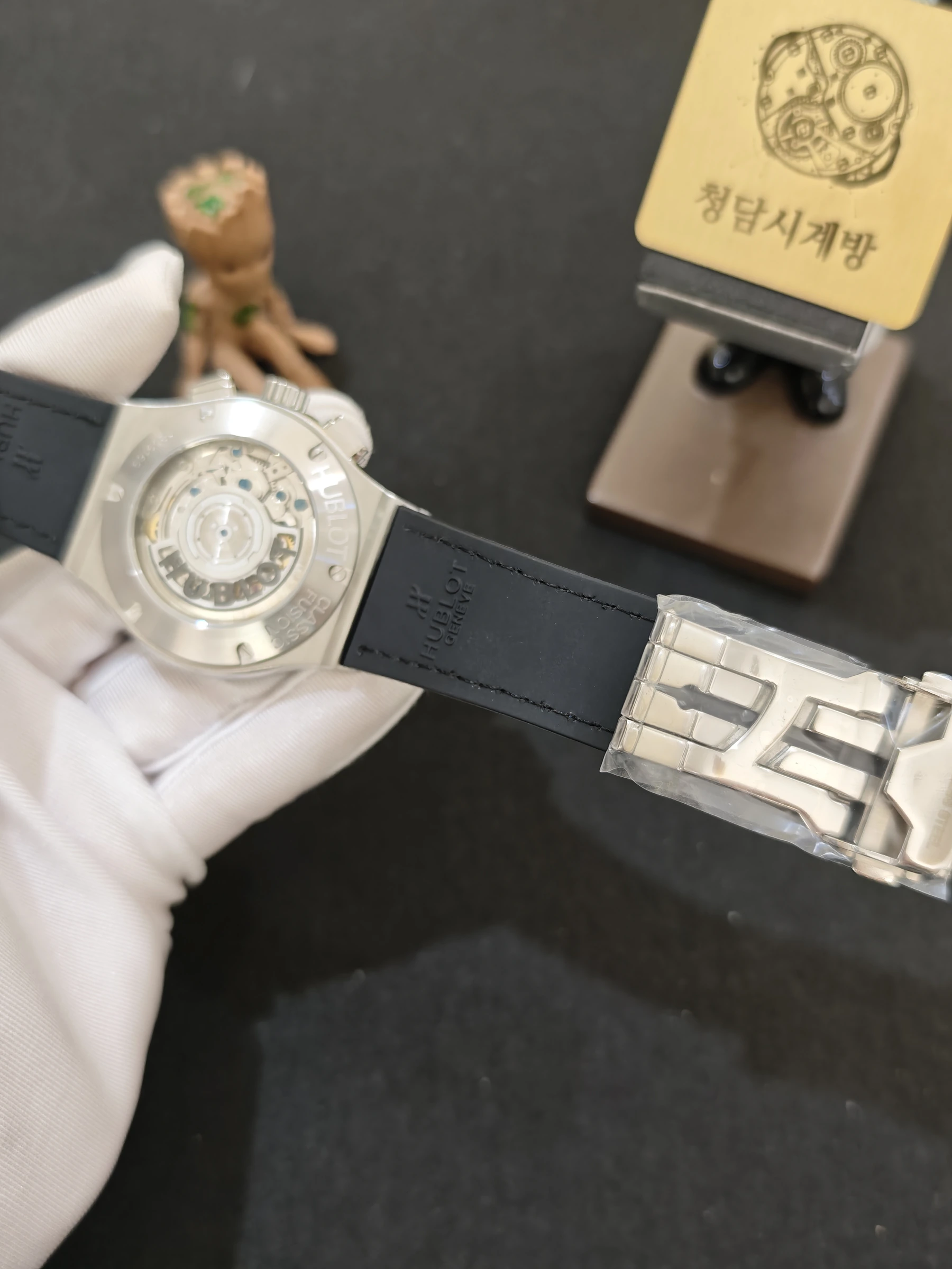 위블로 클래식퓨전 크로노그래프 블루 가죽형 스트랩 안쪽 블랙 상세 이미지 4