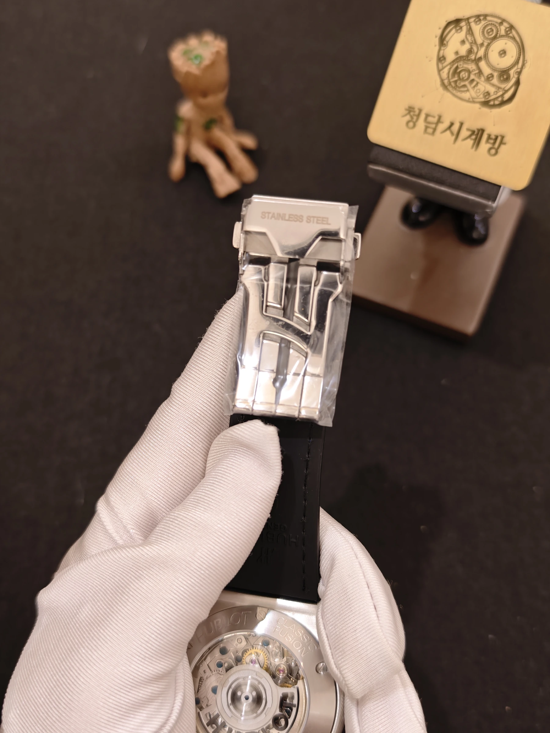 위블로 클래식퓨전 크로노그래프 블루 가죽형 스트랩 안쪽 블랙 상세 이미지 18