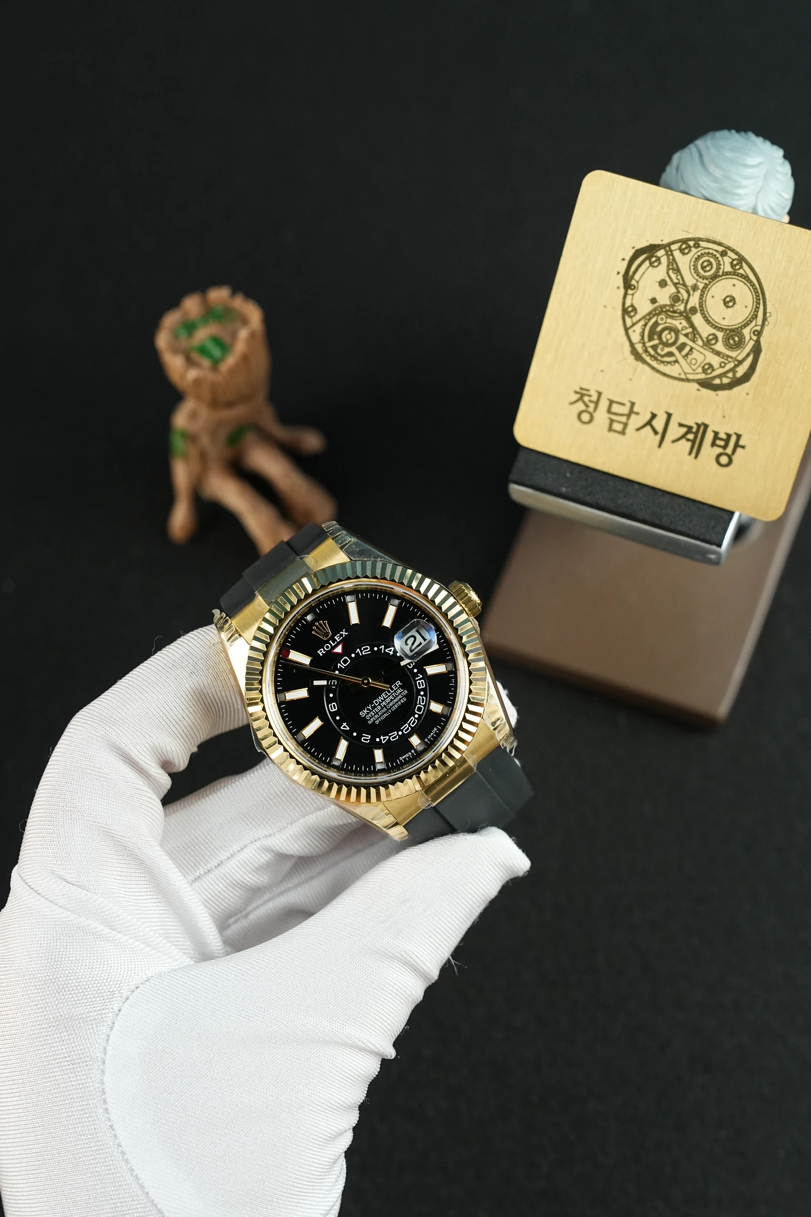 롤렉스 스카이드웰러 블랙 옐로우골드 러버 상세 이미지 11