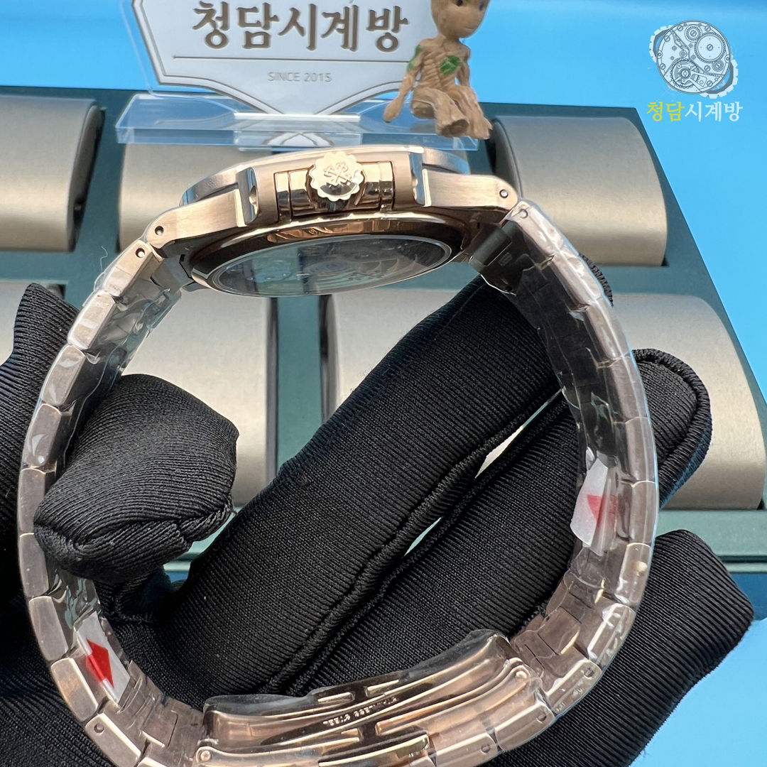 파텍필립 노틸러스 7118 금통 화이트 상세 이미지 17