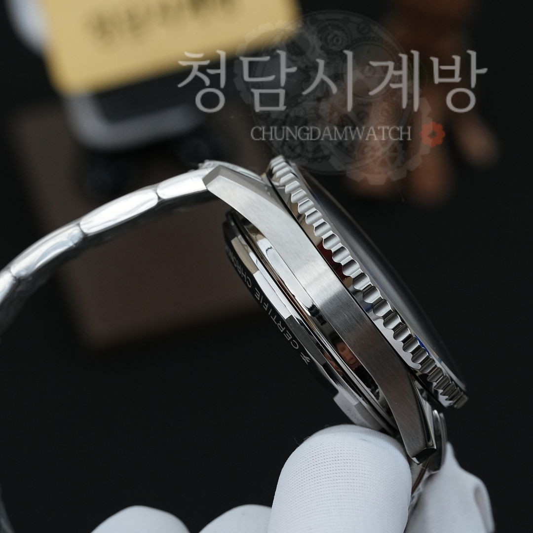 브라이틀링 네비타이머 B01 블루 스틸 상세 이미지 18