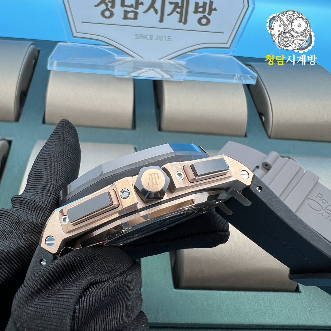 오데마피게 로얄오크 오프쇼어 크로노그래프 로즈골드 그레이 상세 이미지 4