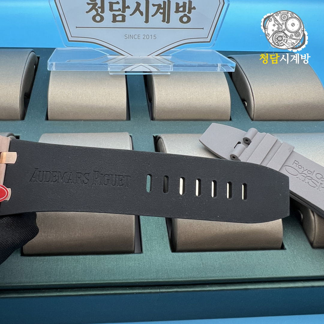 오데마피게 로얄오크 오프쇼어 크로노그래프 로즈골드 그레이 상세 이미지 20