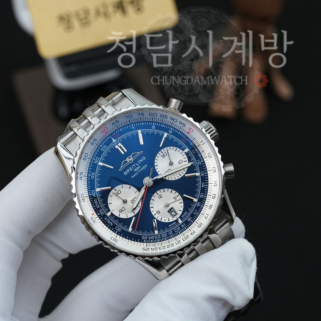 브라이틀링 네비타이머 B01 블루 스틸 상세 이미지 2