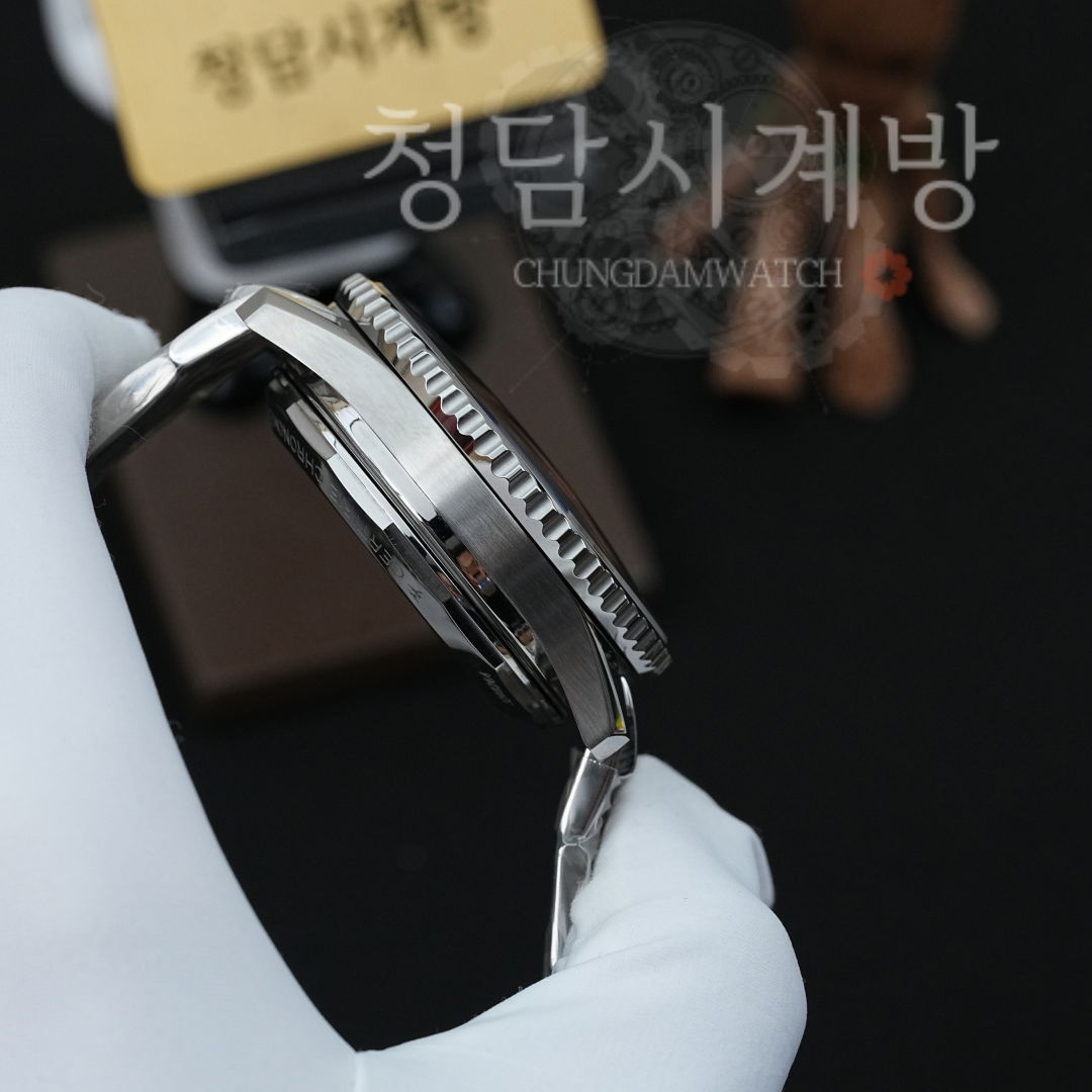 브라이틀링 네비타이머 B01 블루 스틸 상세 이미지 6