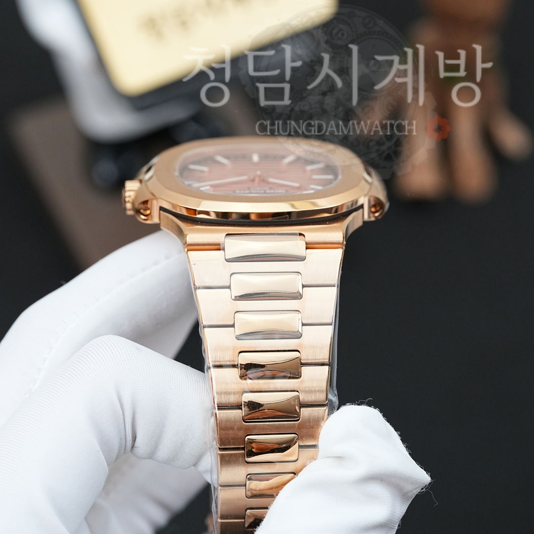파텍필립 노틸러스 5711 골드 브라운 상세 이미지 12