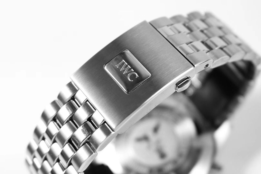 IWC 파일럿 워치 크로노그래프 블루 스틸 상세 이미지 9